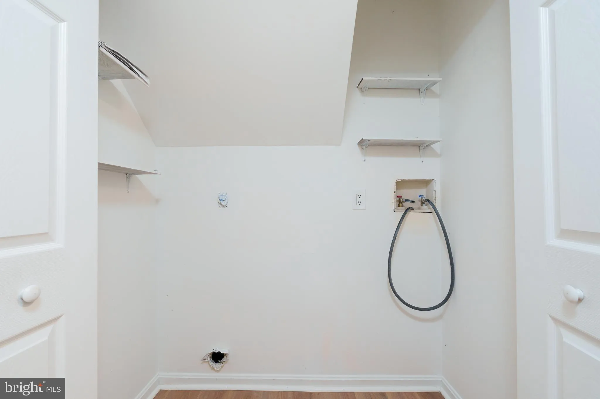 Dover, Delaware 19901, United States, 5 Bedrooms Bedrooms, ,3 BathroomsBathrooms,Residential,Active,174679