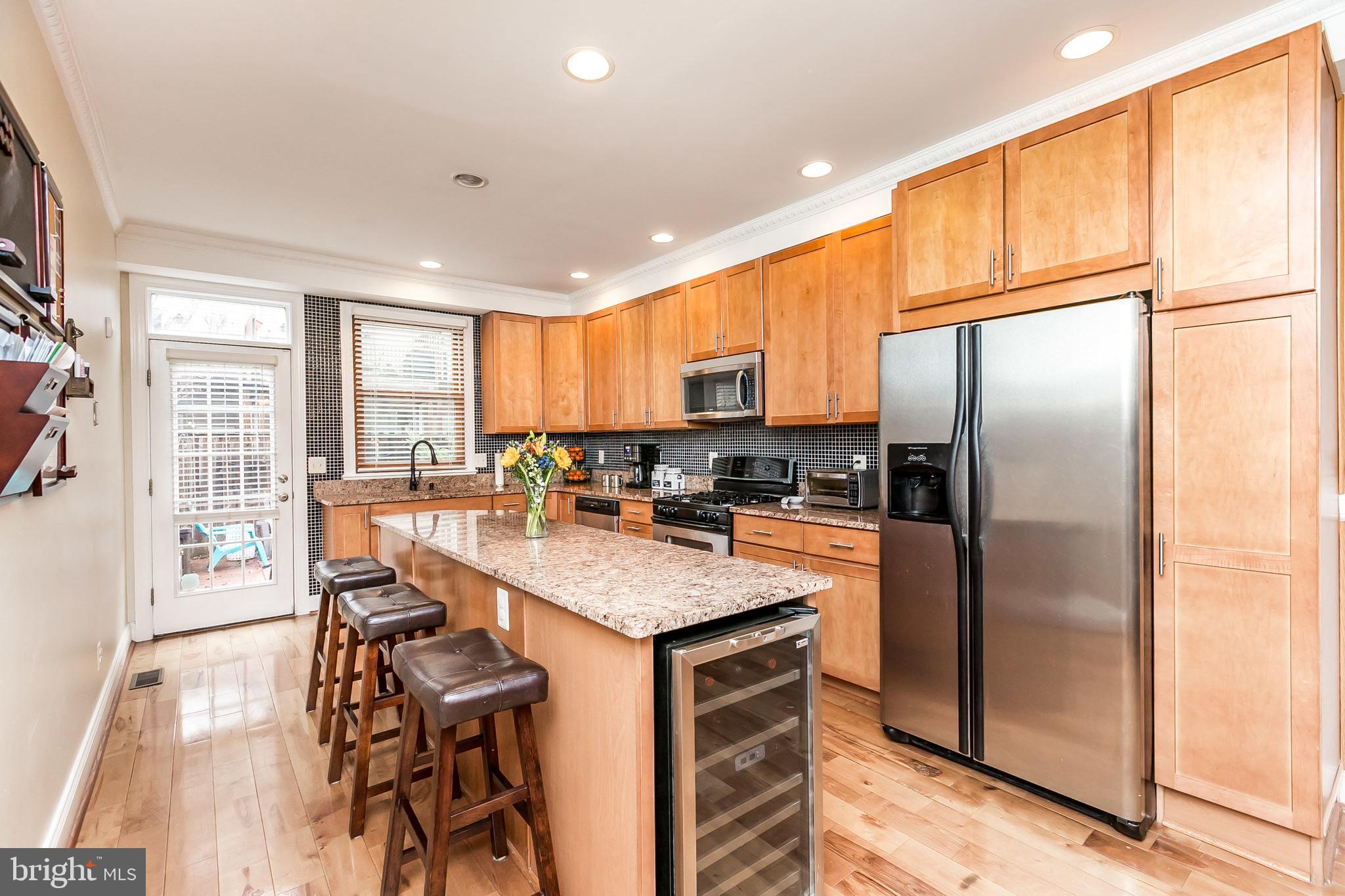 LOCUST POINT - Residential