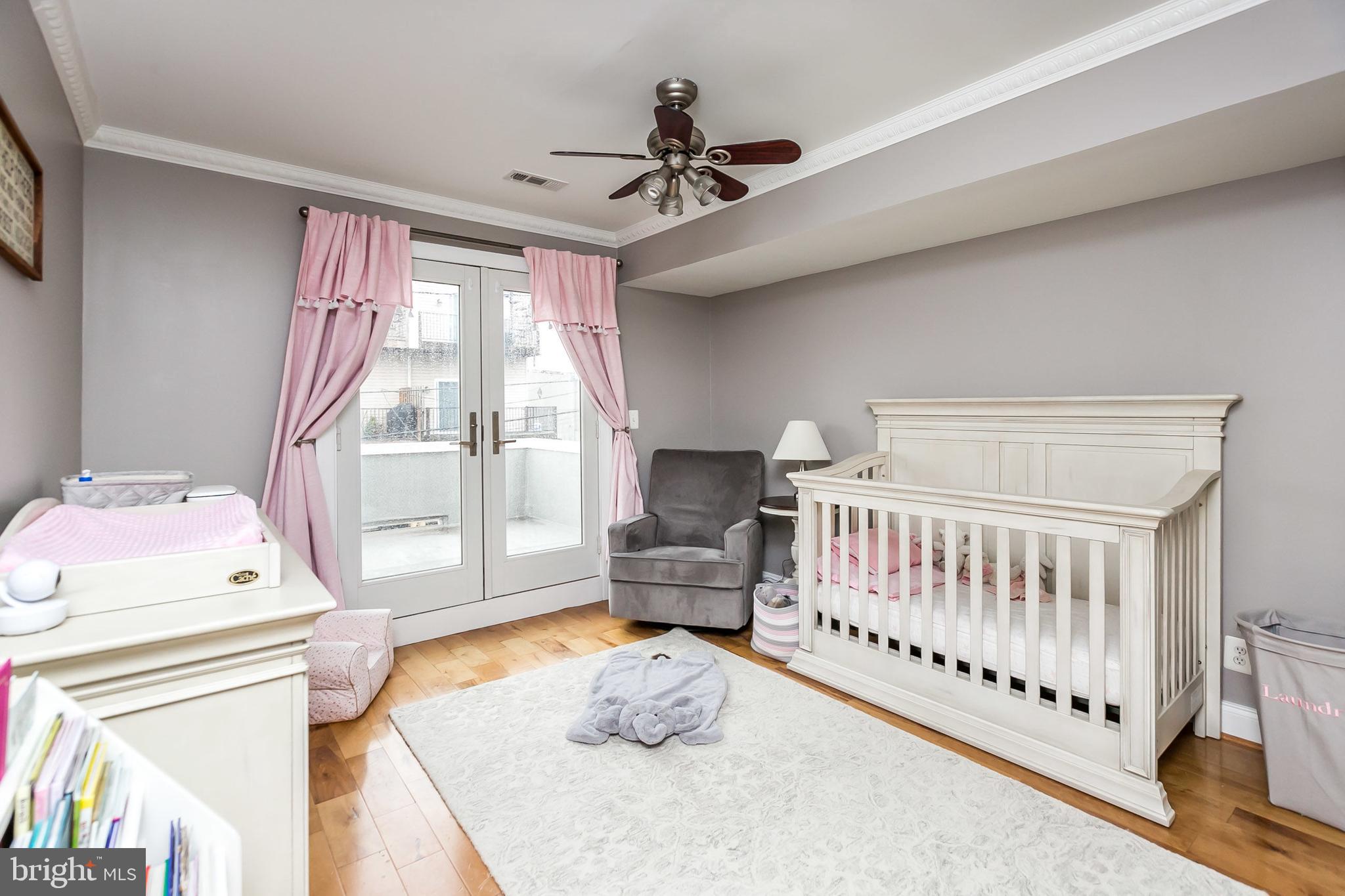 LOCUST POINT - Residential