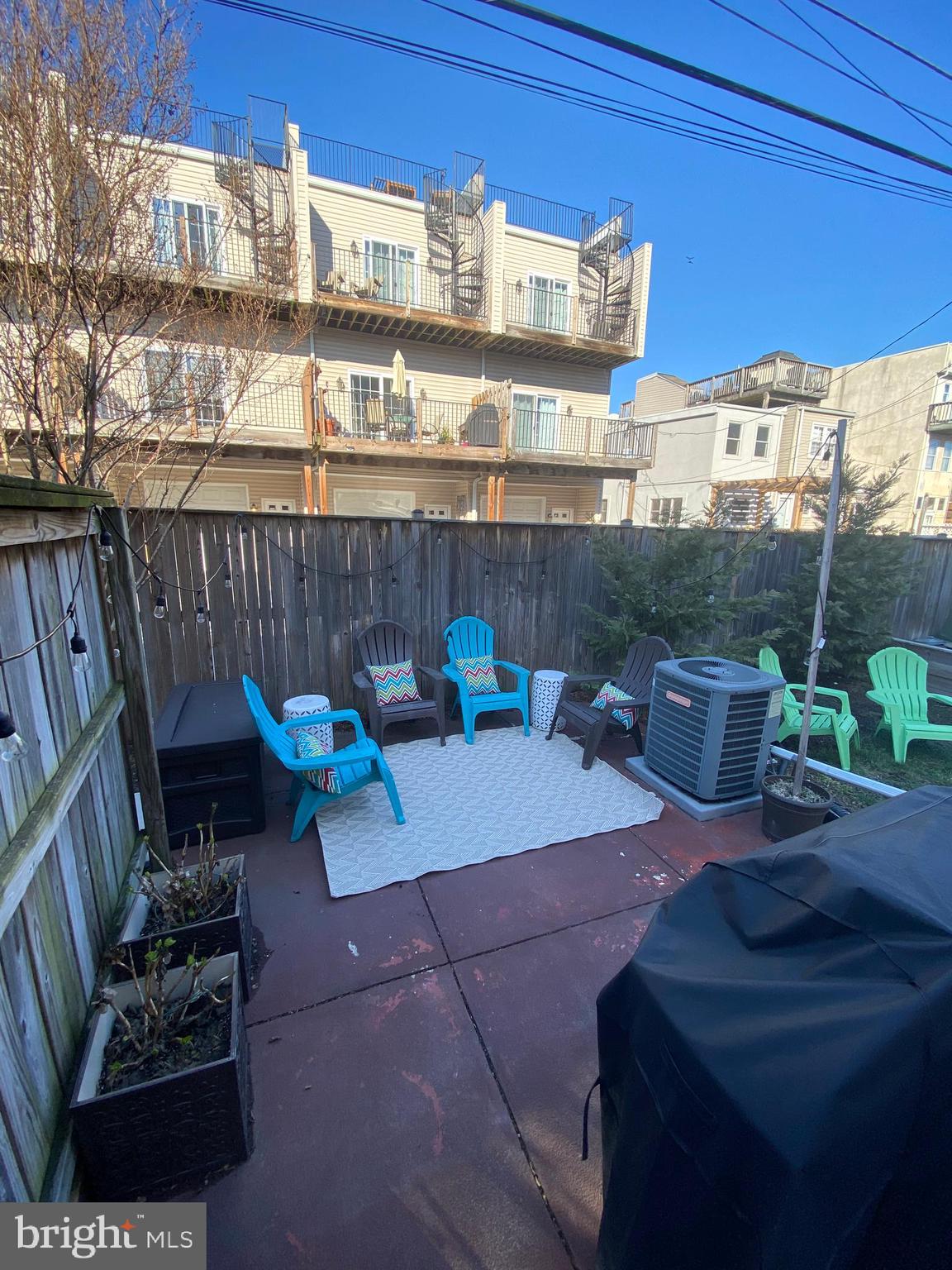 LOCUST POINT - Residential