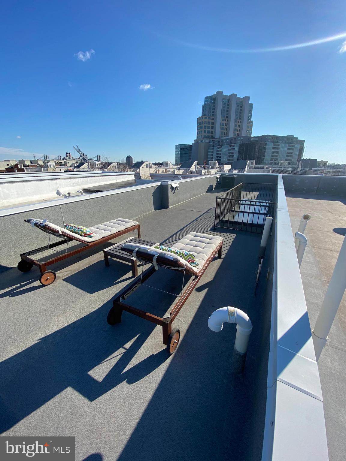 LOCUST POINT - Residential