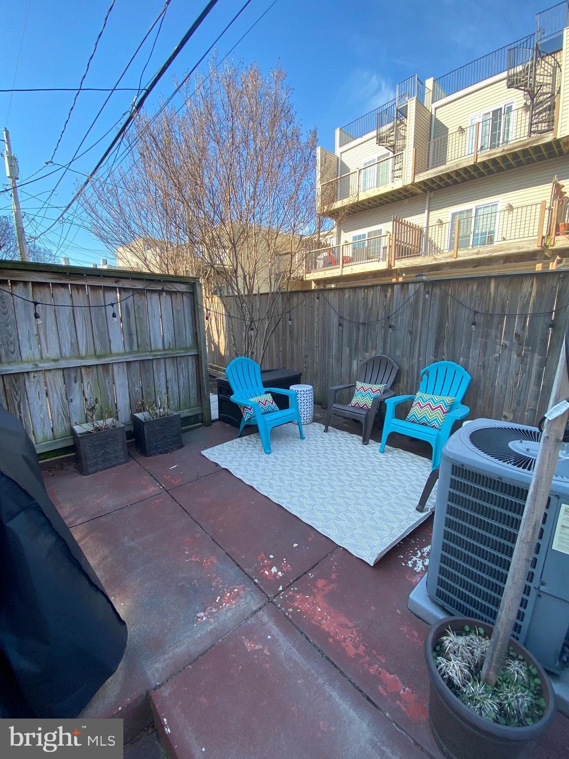 LOCUST POINT - Residential