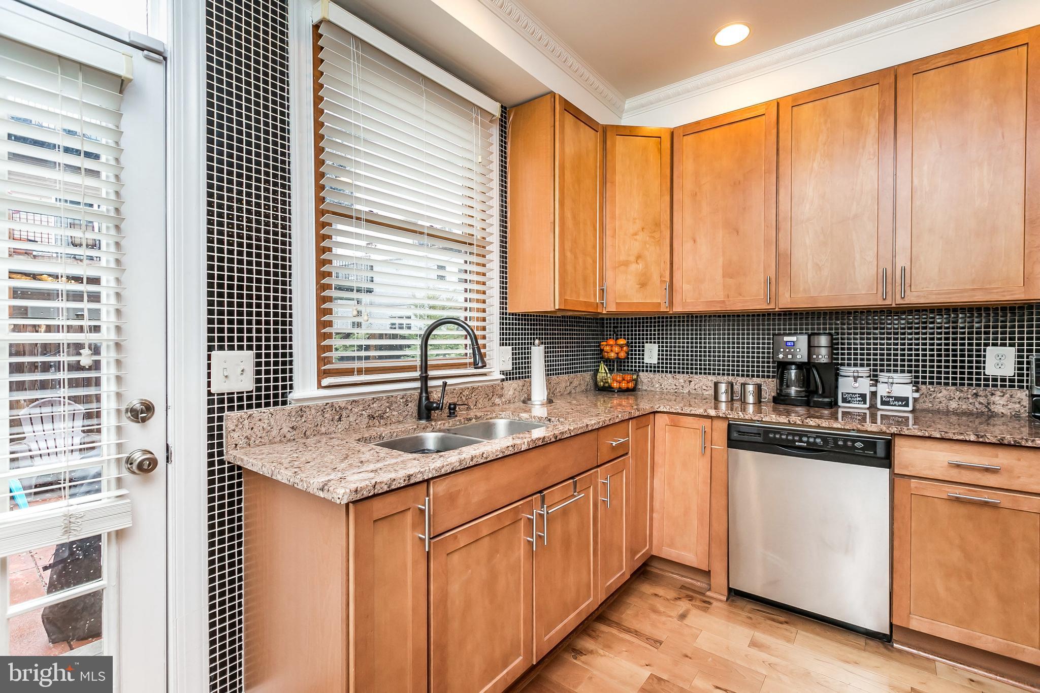 LOCUST POINT - Residential