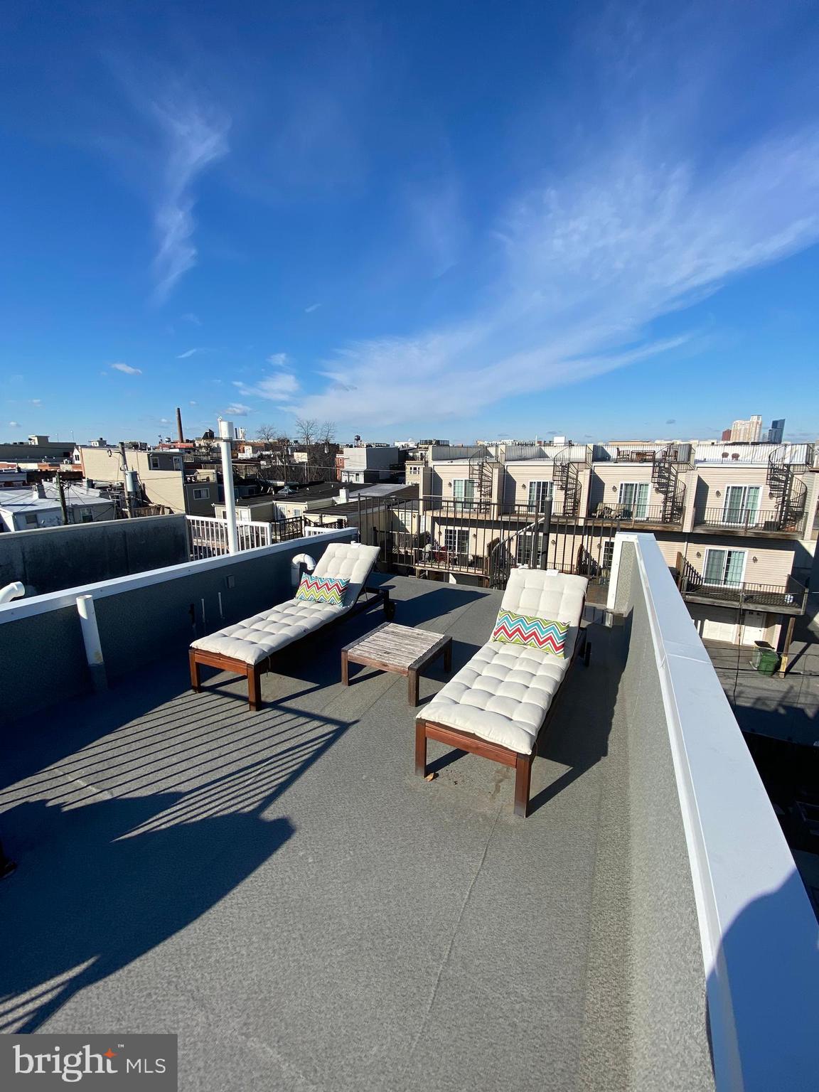 LOCUST POINT - Residential