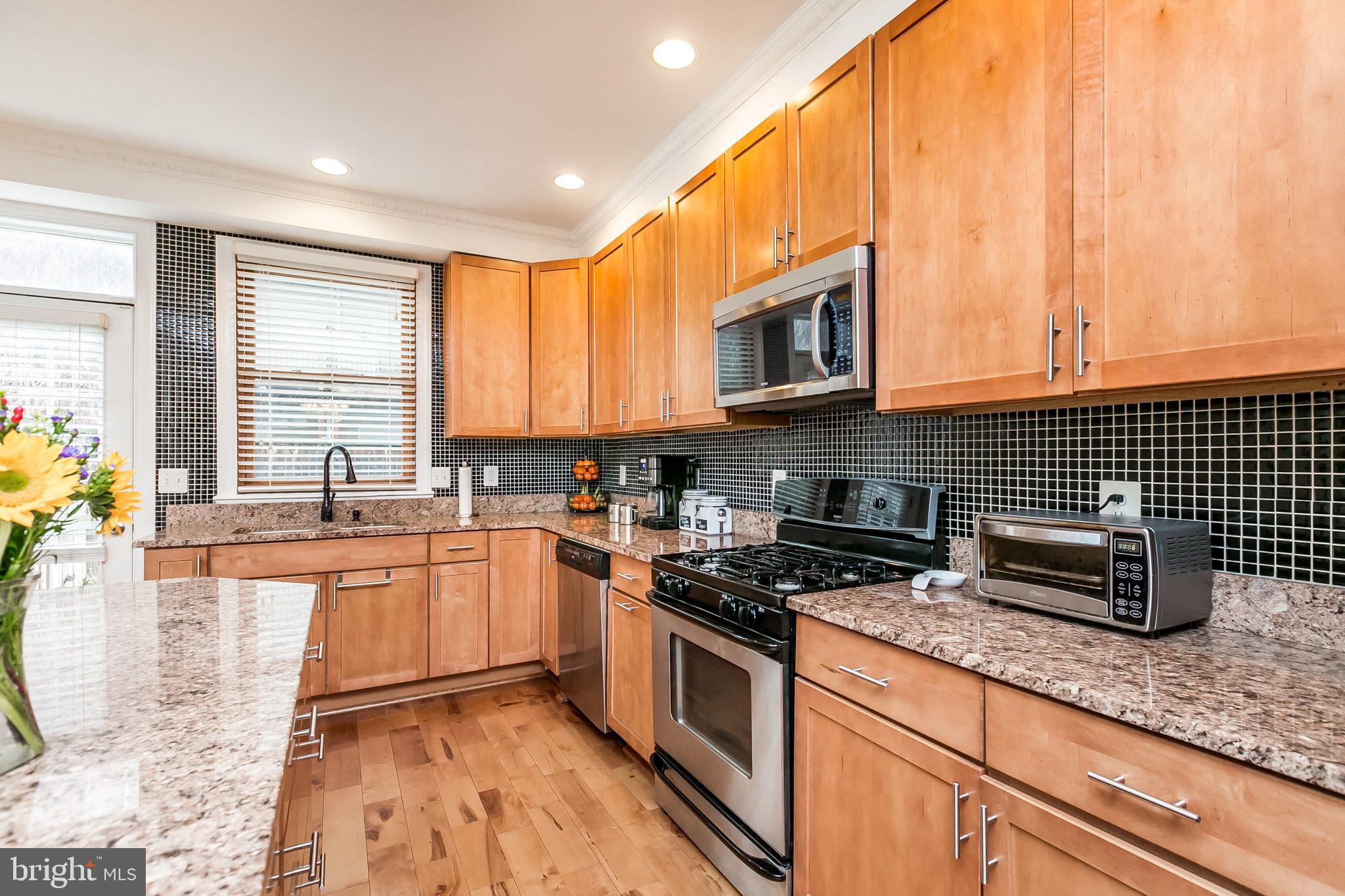 LOCUST POINT - Residential