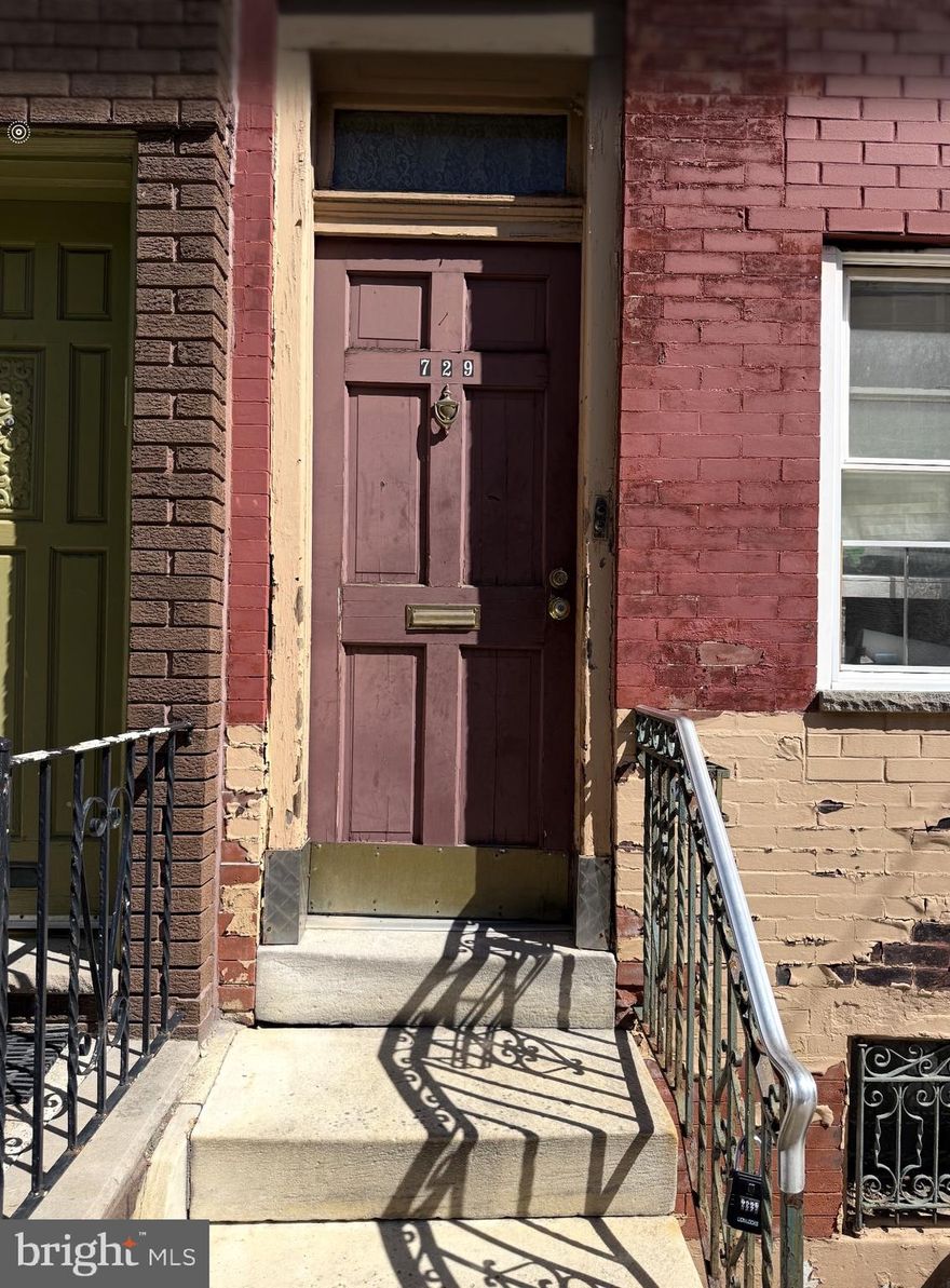 Great Opportunity to own this South Philly Duplex!!! Perfect Location , Solid home ,  can use some updating Featuring : 2 - One bedroom units
Closet to Transportation, Restaurants, and Shopping