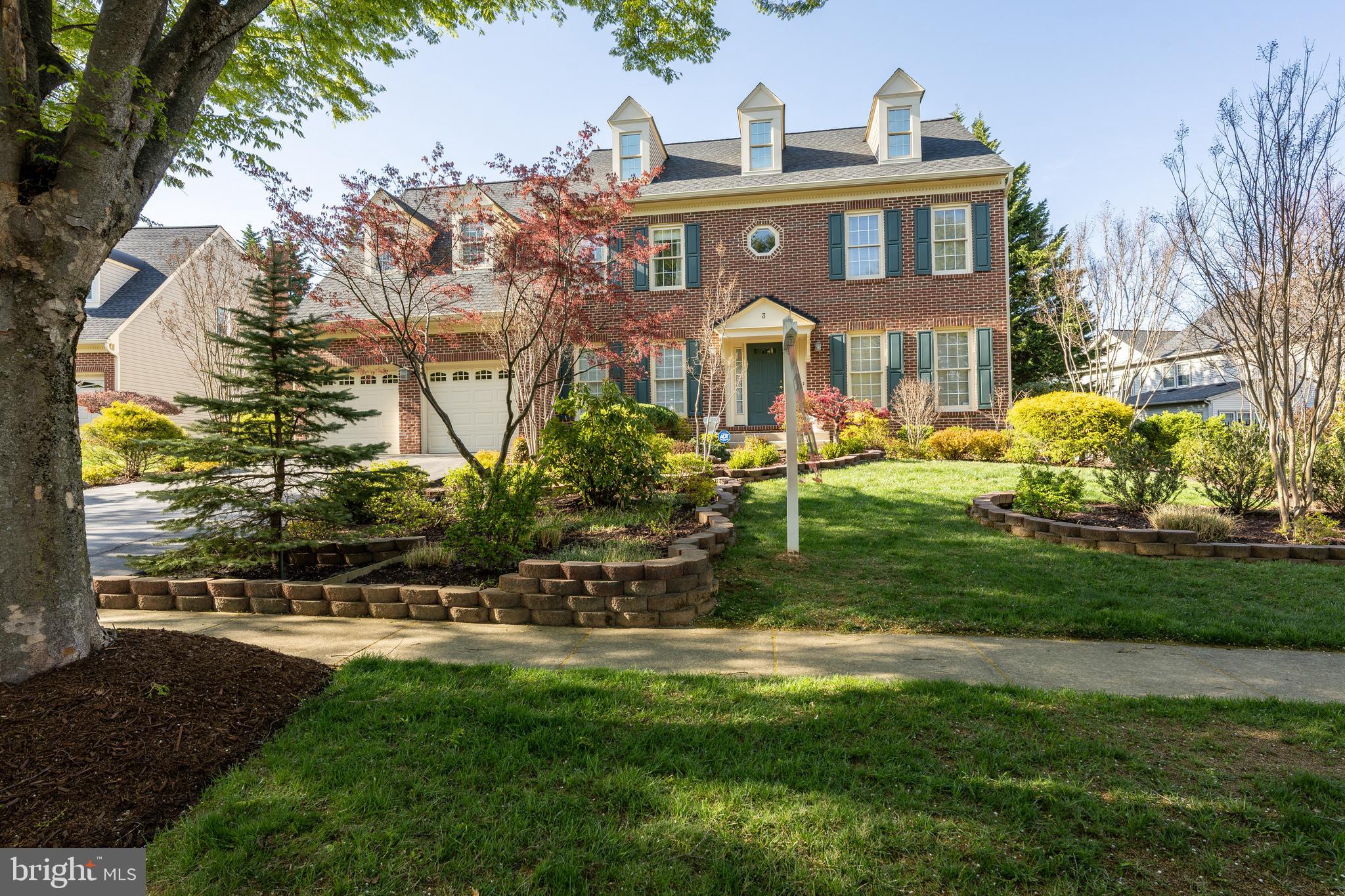 3 MAPLECREST COURT