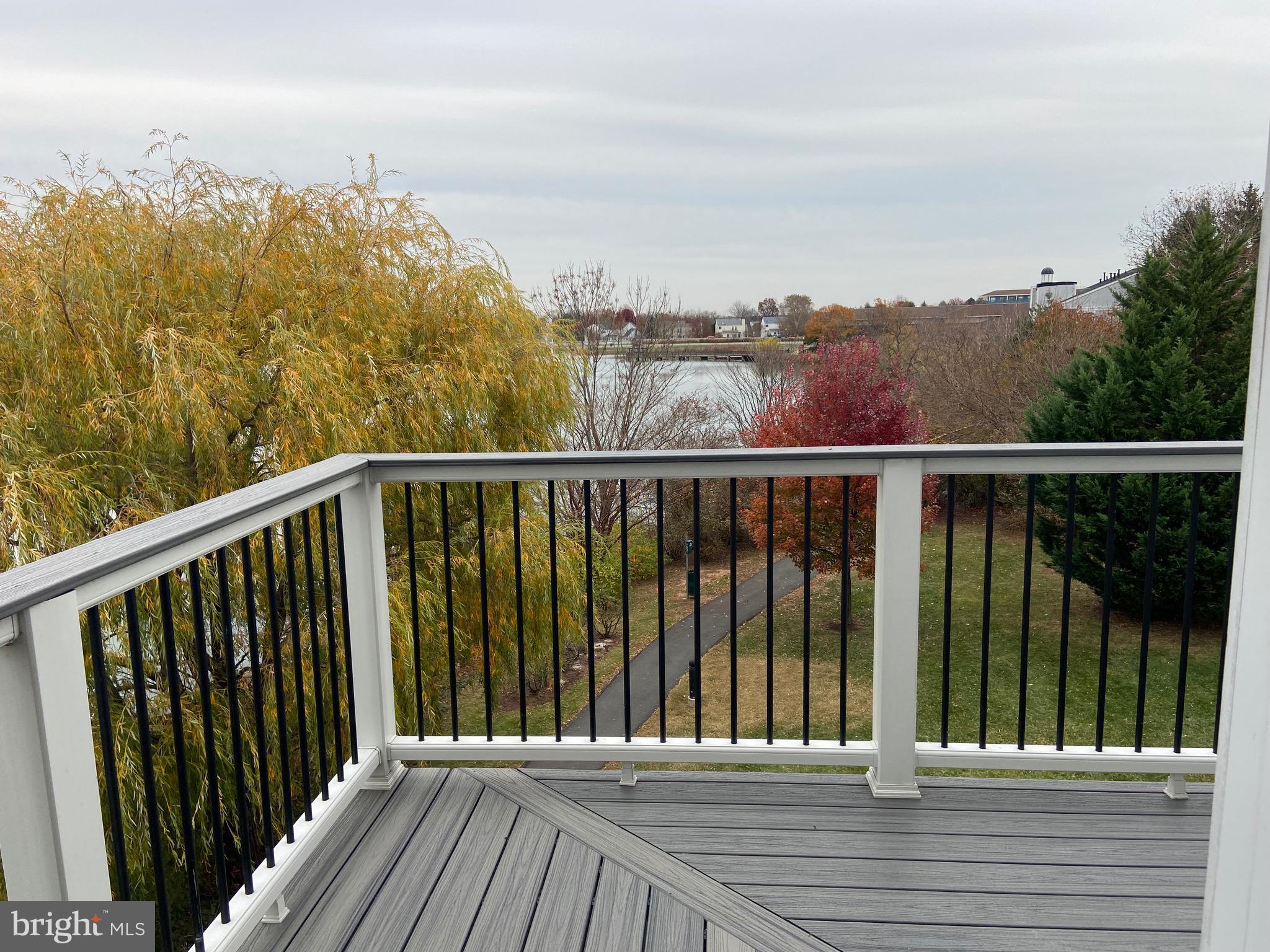 LAKESHORE CONDO - Residential Lease