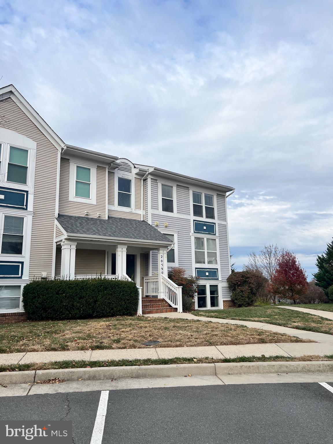 LAKESHORE CONDO - Residential Lease