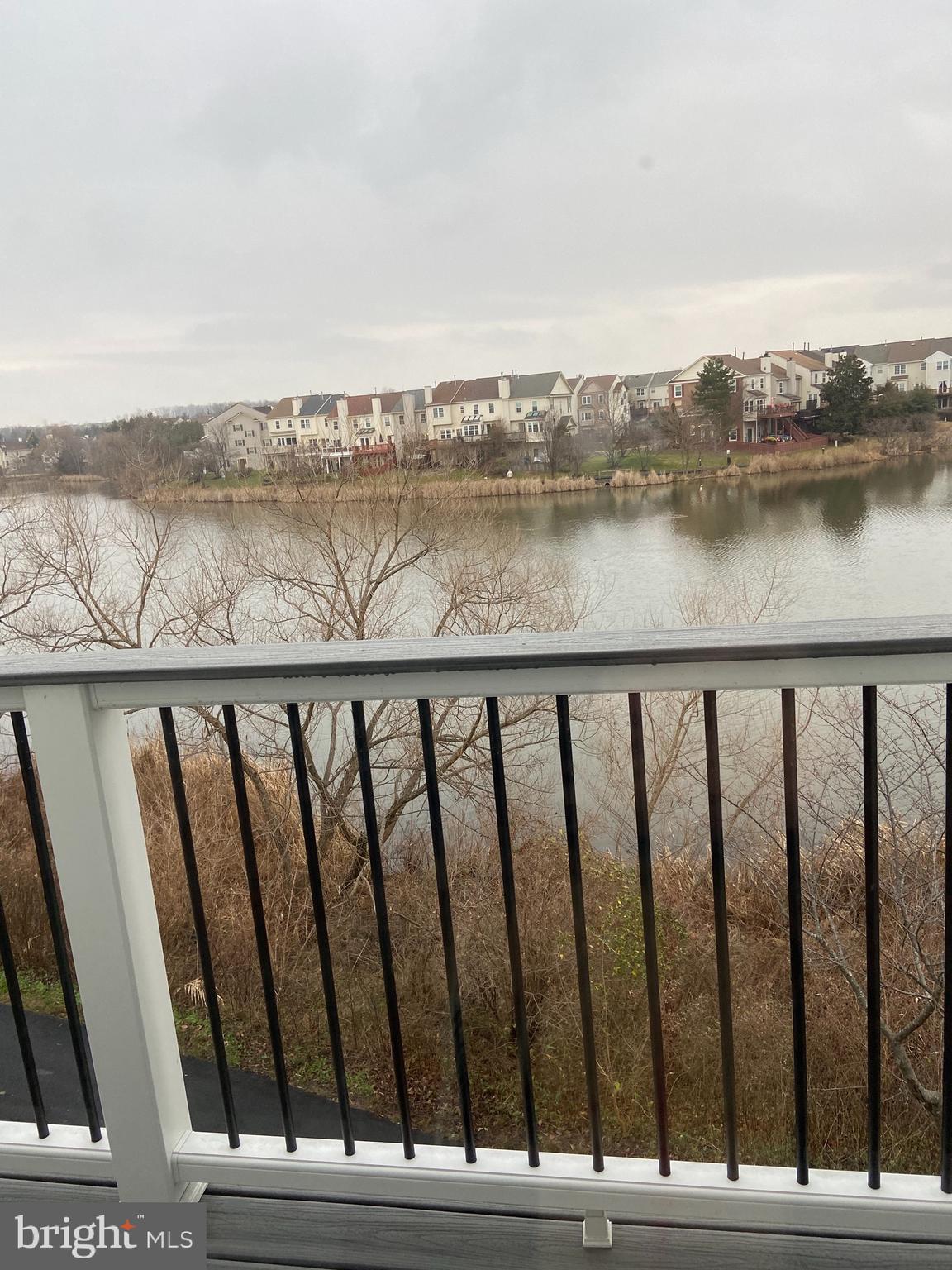 LAKESHORE CONDO - Residential Lease