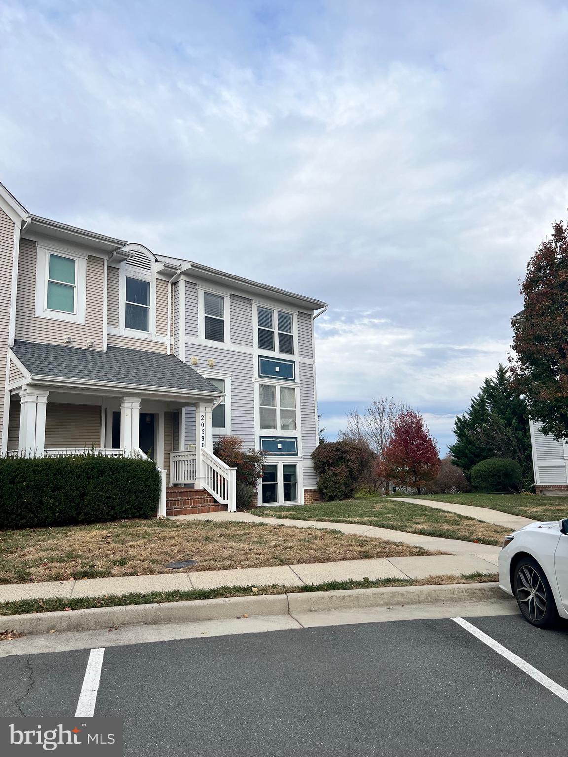 LAKESHORE CONDO - Residential Lease