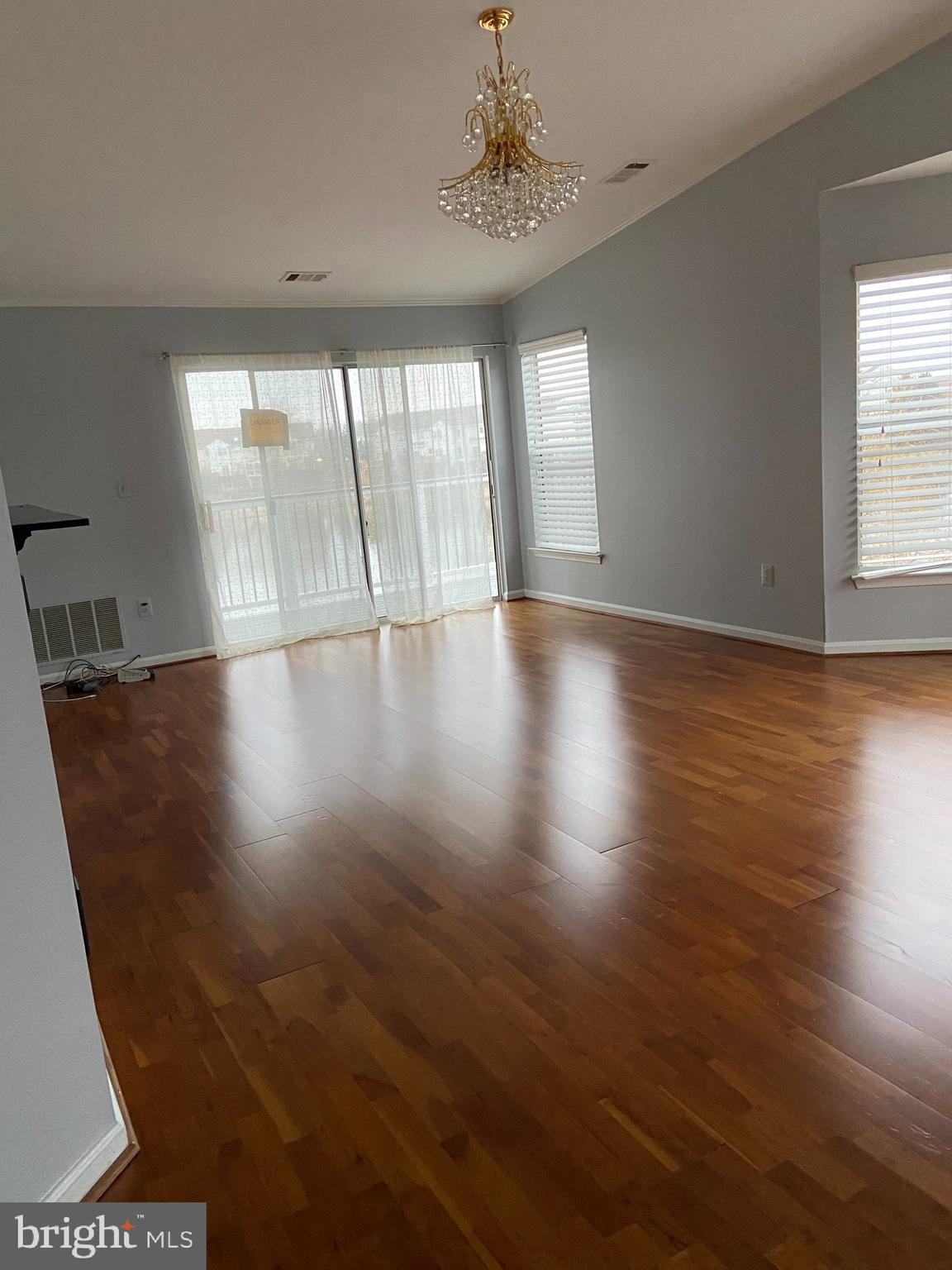 LAKESHORE CONDO - Residential Lease