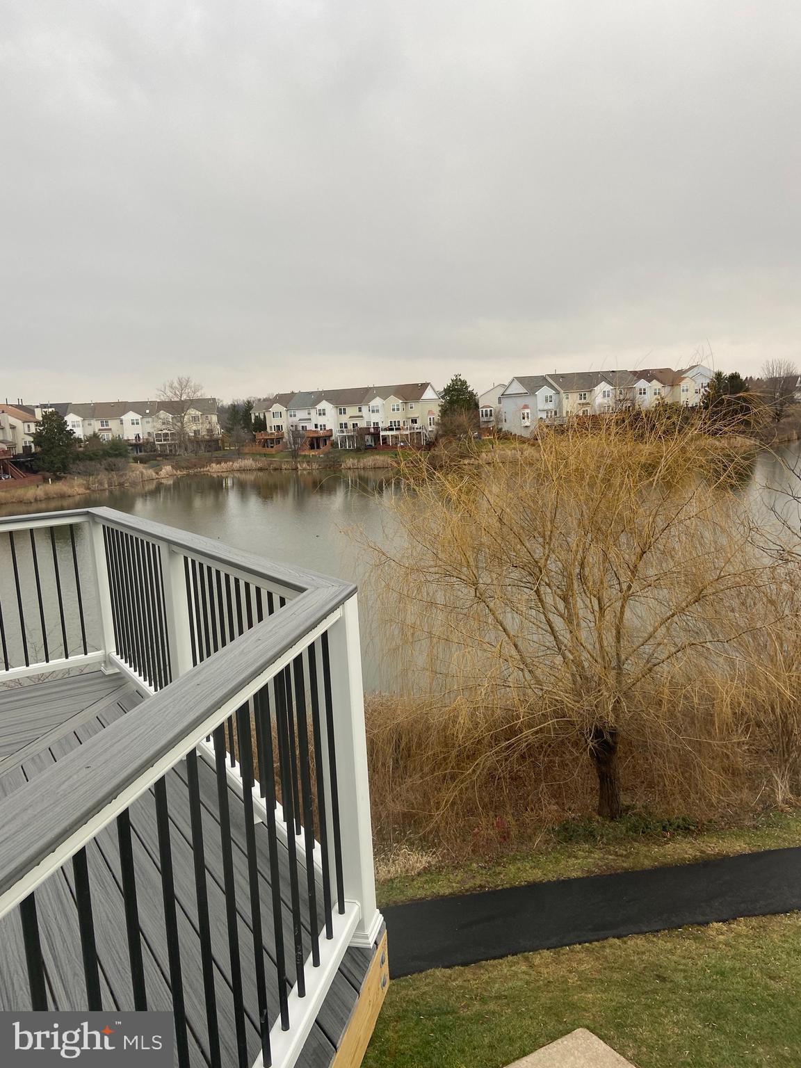 LAKESHORE CONDO - Residential Lease