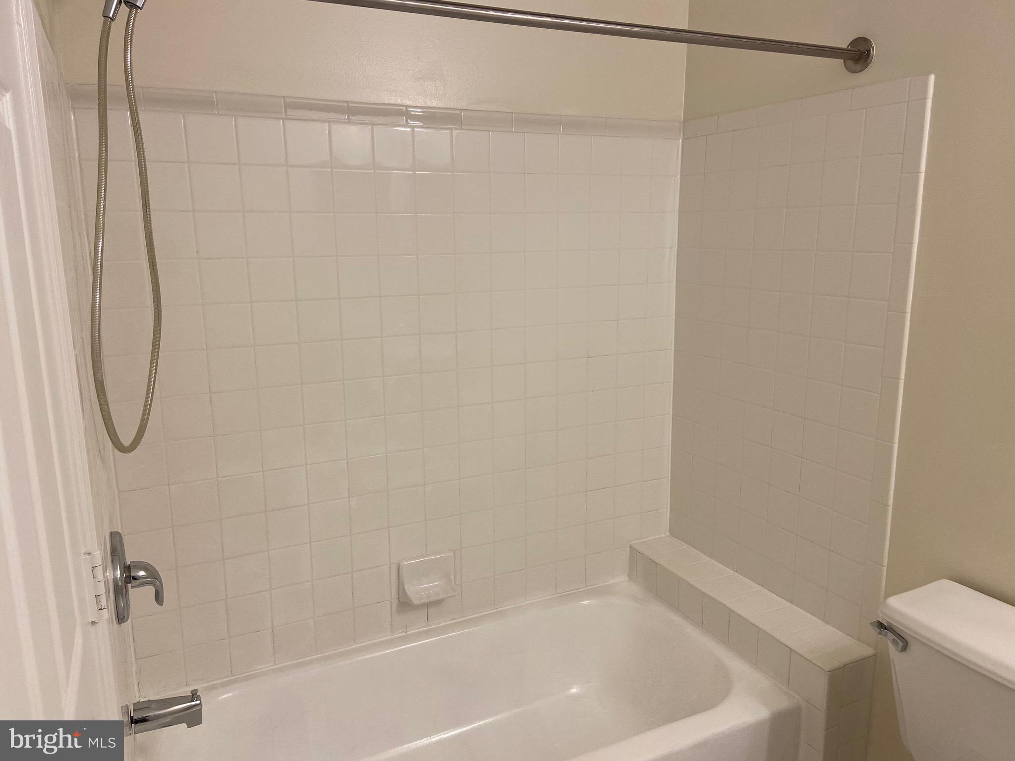 LAKESHORE CONDO - Residential Lease