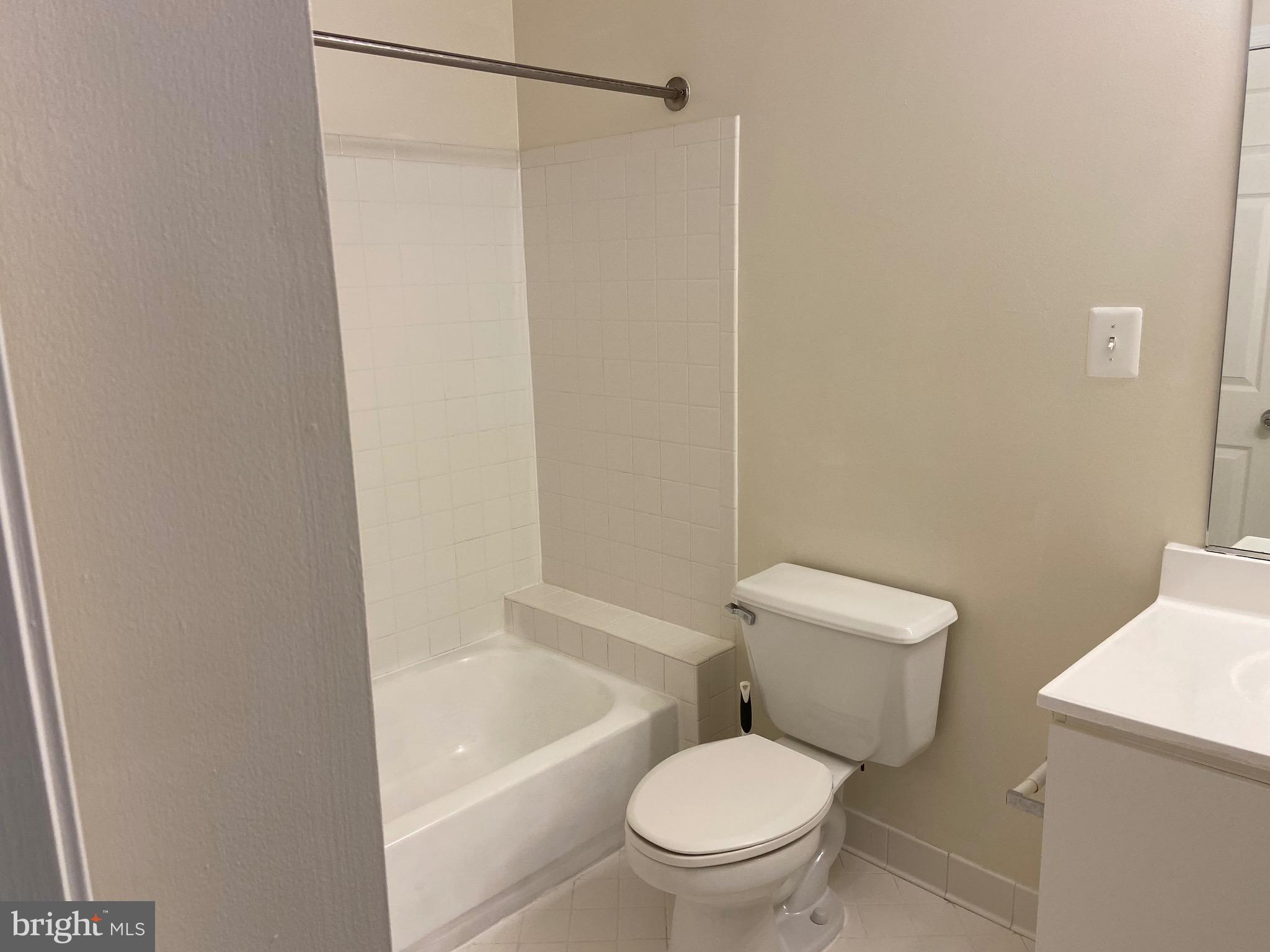 LAKESHORE CONDO - Residential Lease