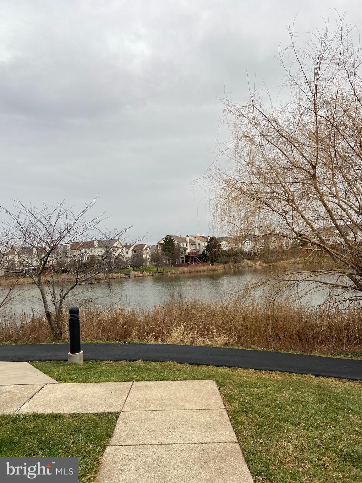 LAKESHORE CONDO - Residential Lease