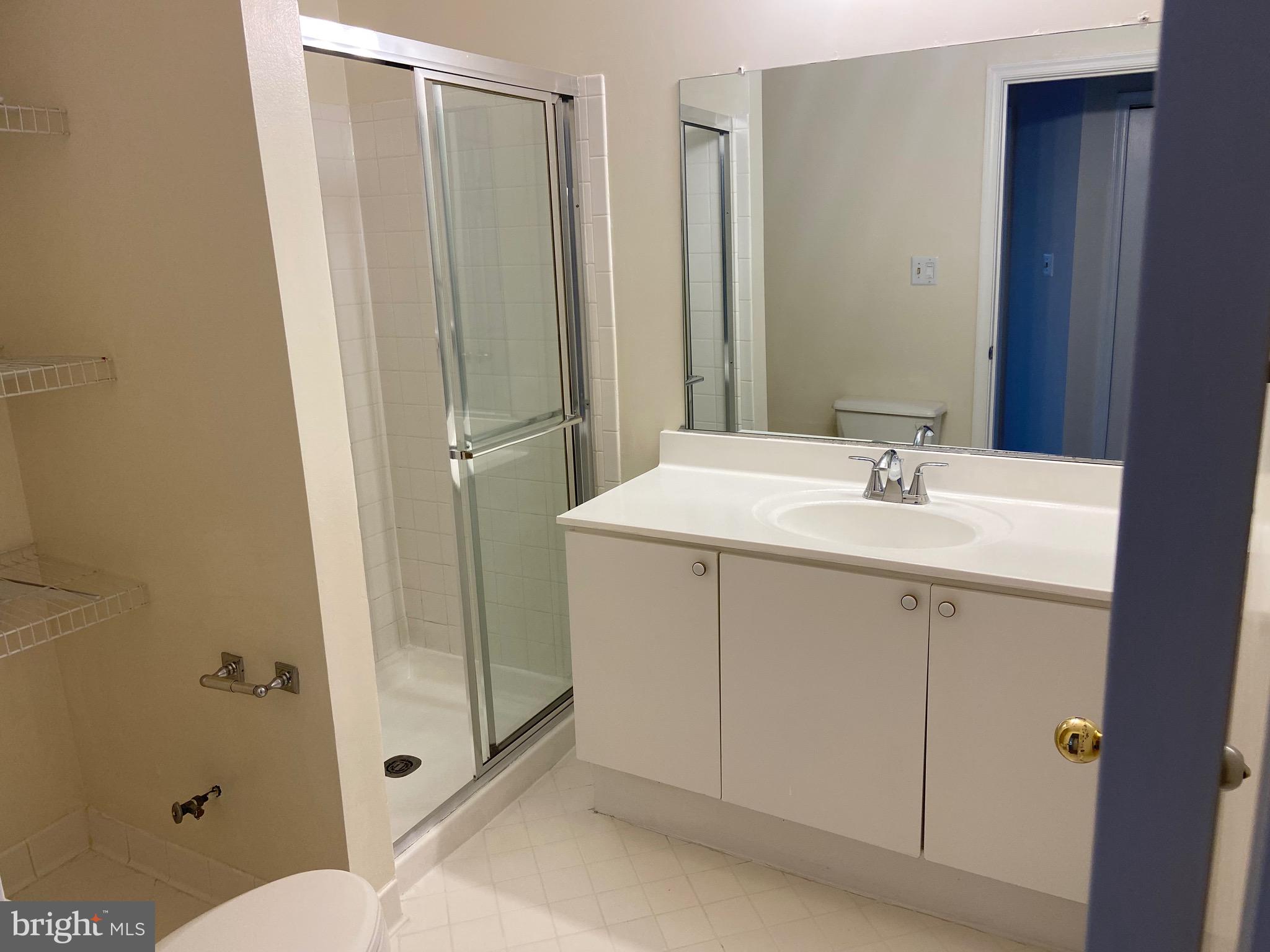 LAKESHORE CONDO - Residential Lease