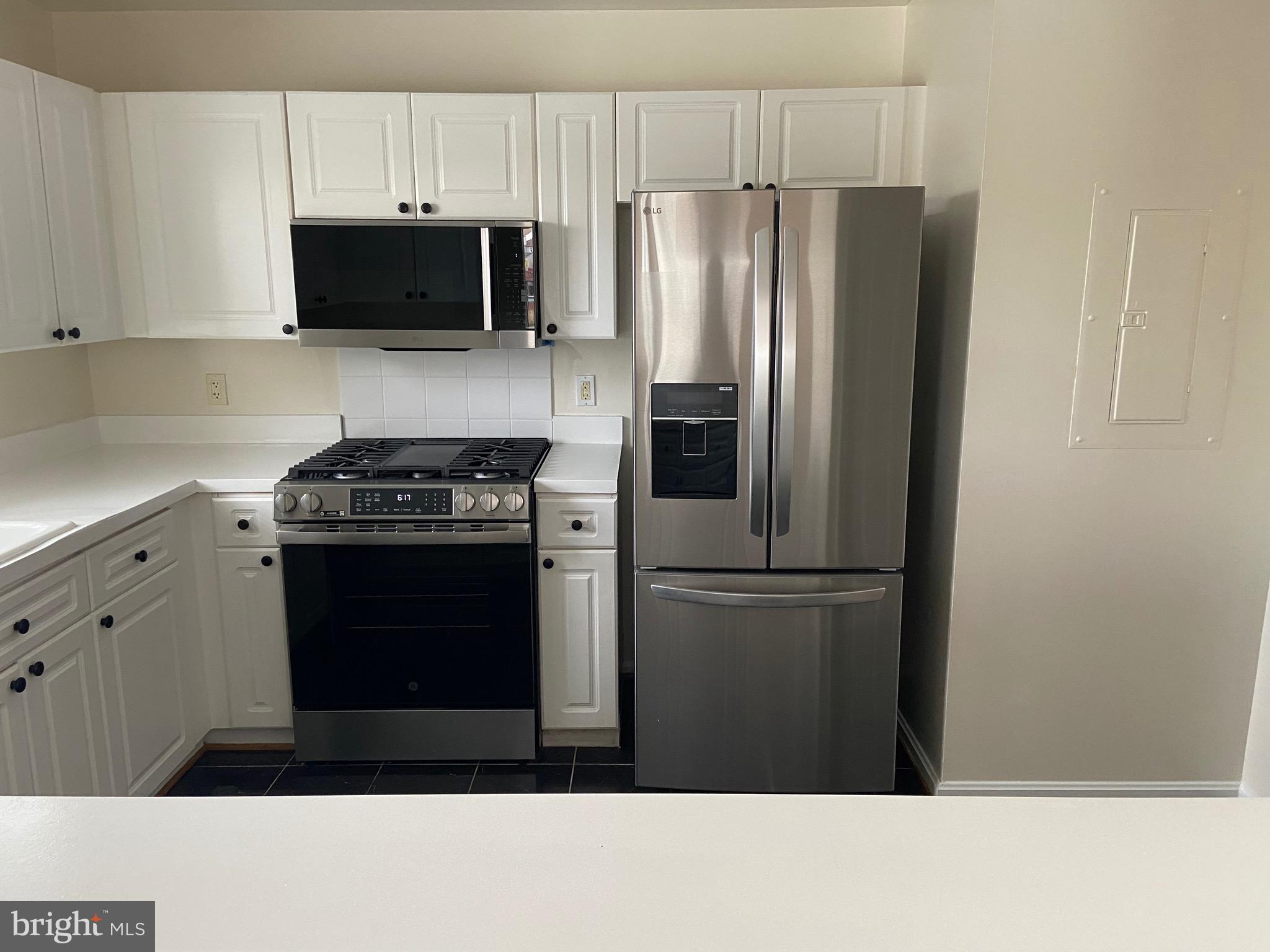 LAKESHORE CONDO - Residential Lease