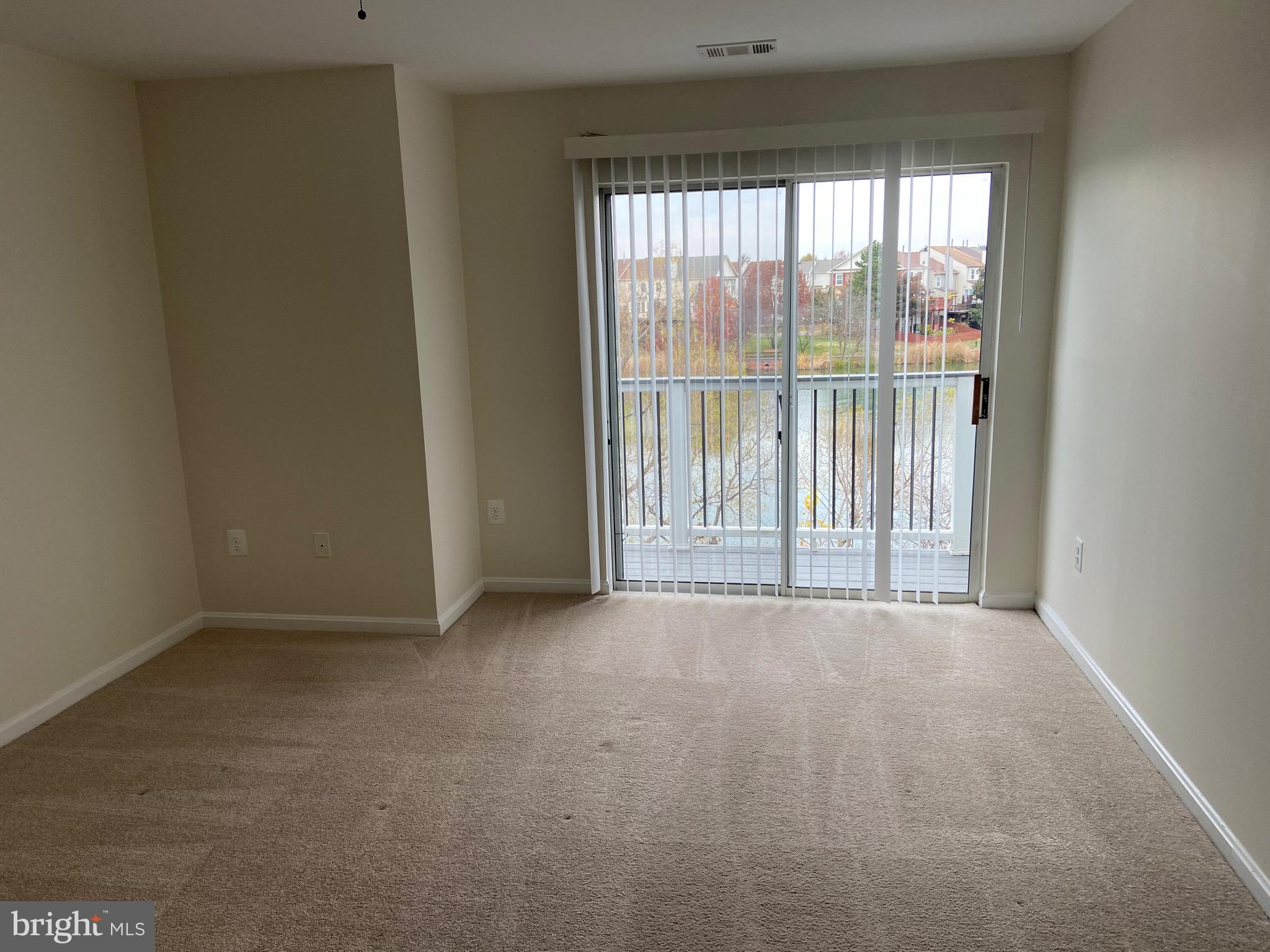 LAKESHORE CONDO - Residential Lease