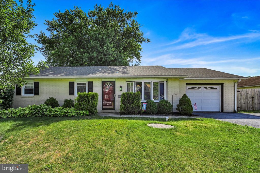 Photo of 17 Linden Street, Leola, PA 17540 (MLS # PALA2052408)