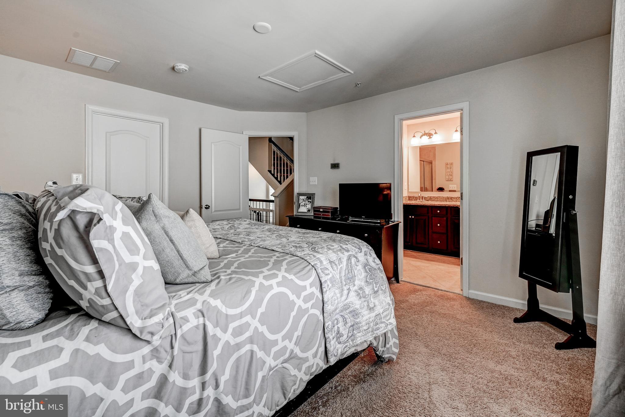 OXFORD SQUARE - Residential