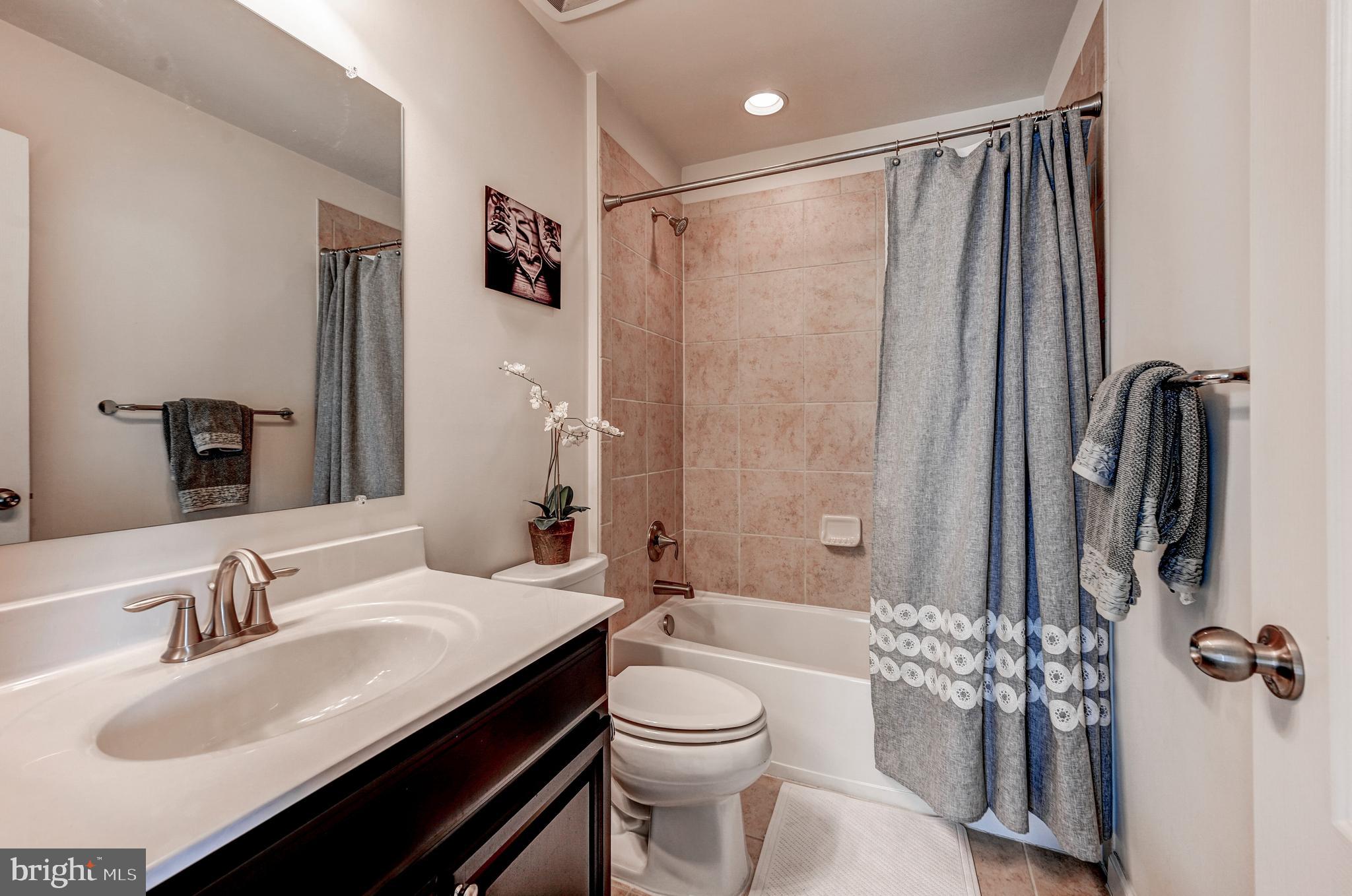 OXFORD SQUARE - Residential