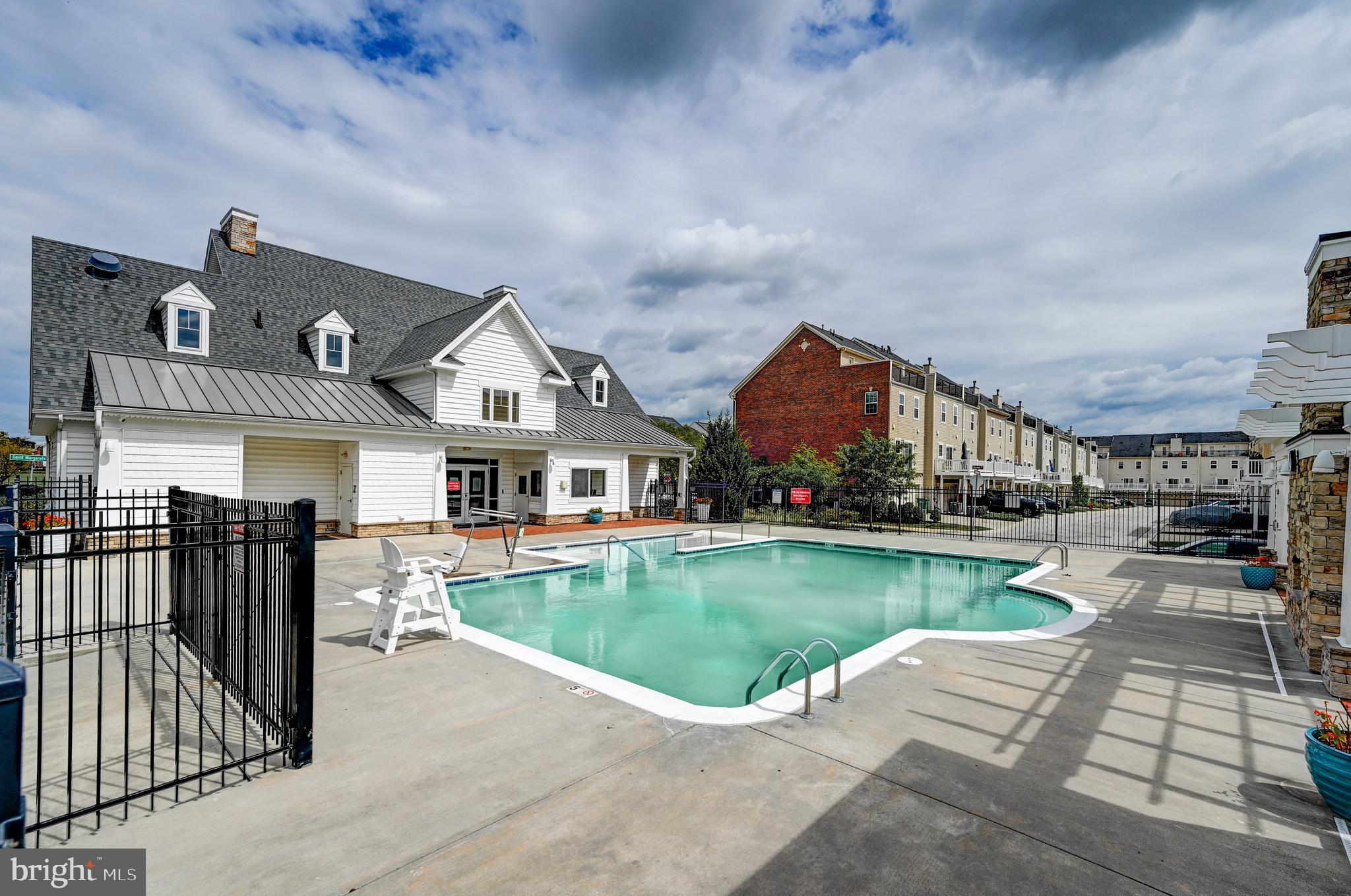 OXFORD SQUARE - Residential