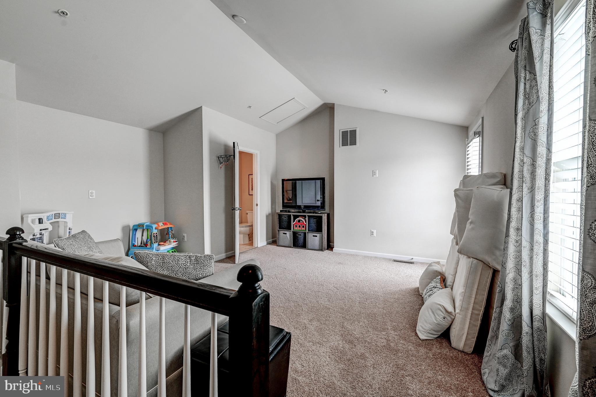 OXFORD SQUARE - Residential