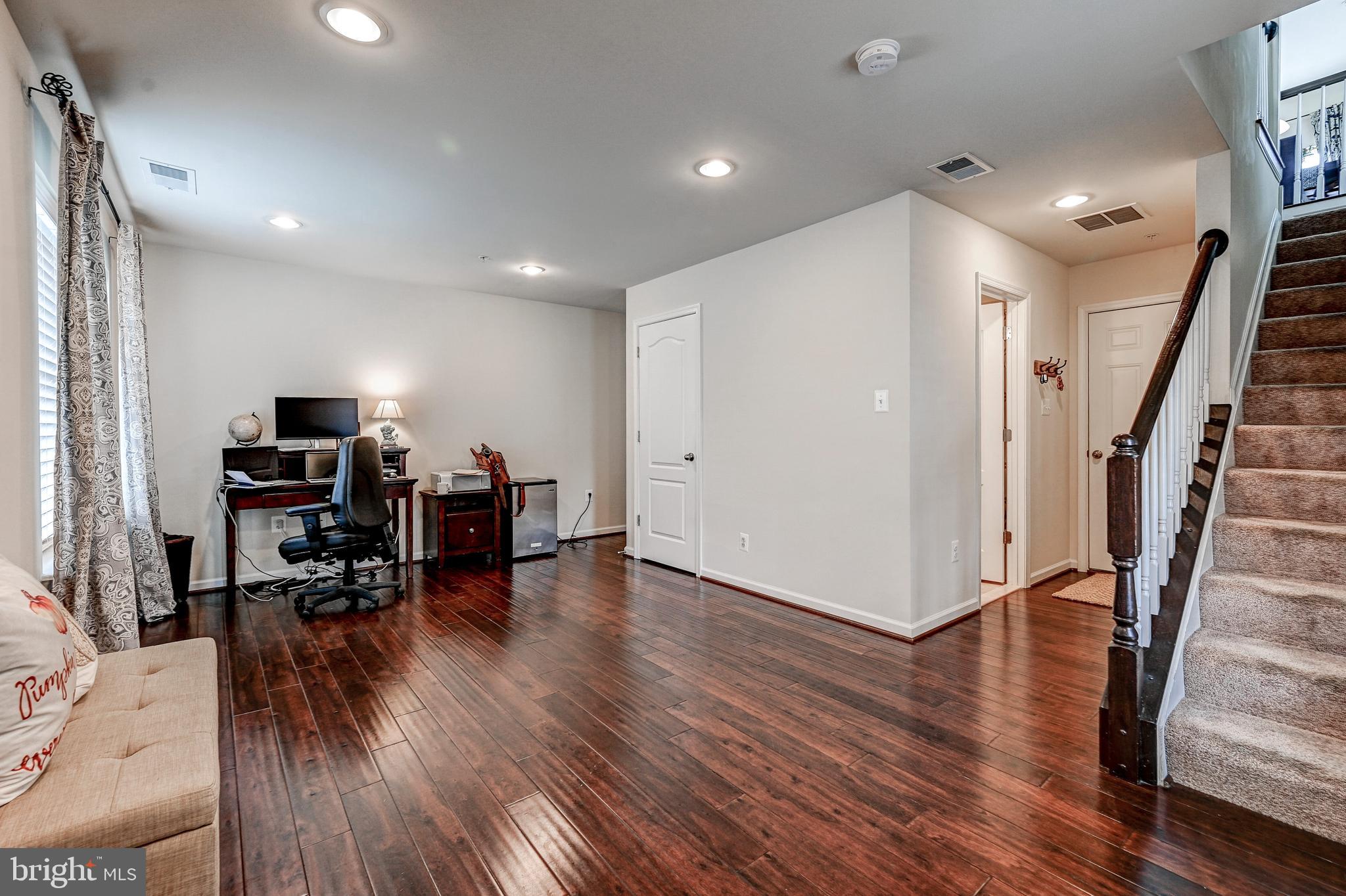 OXFORD SQUARE - Residential