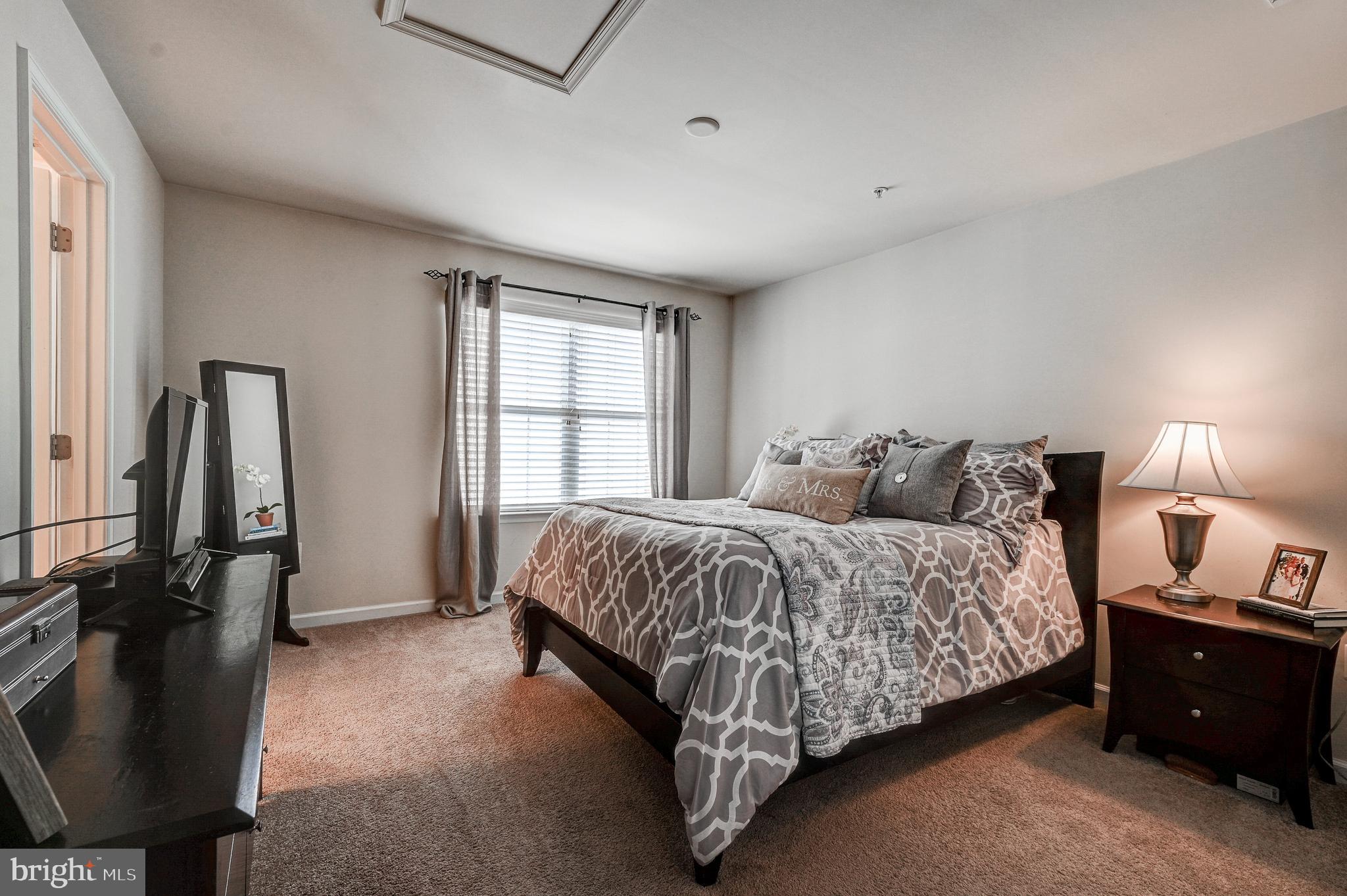 OXFORD SQUARE - Residential