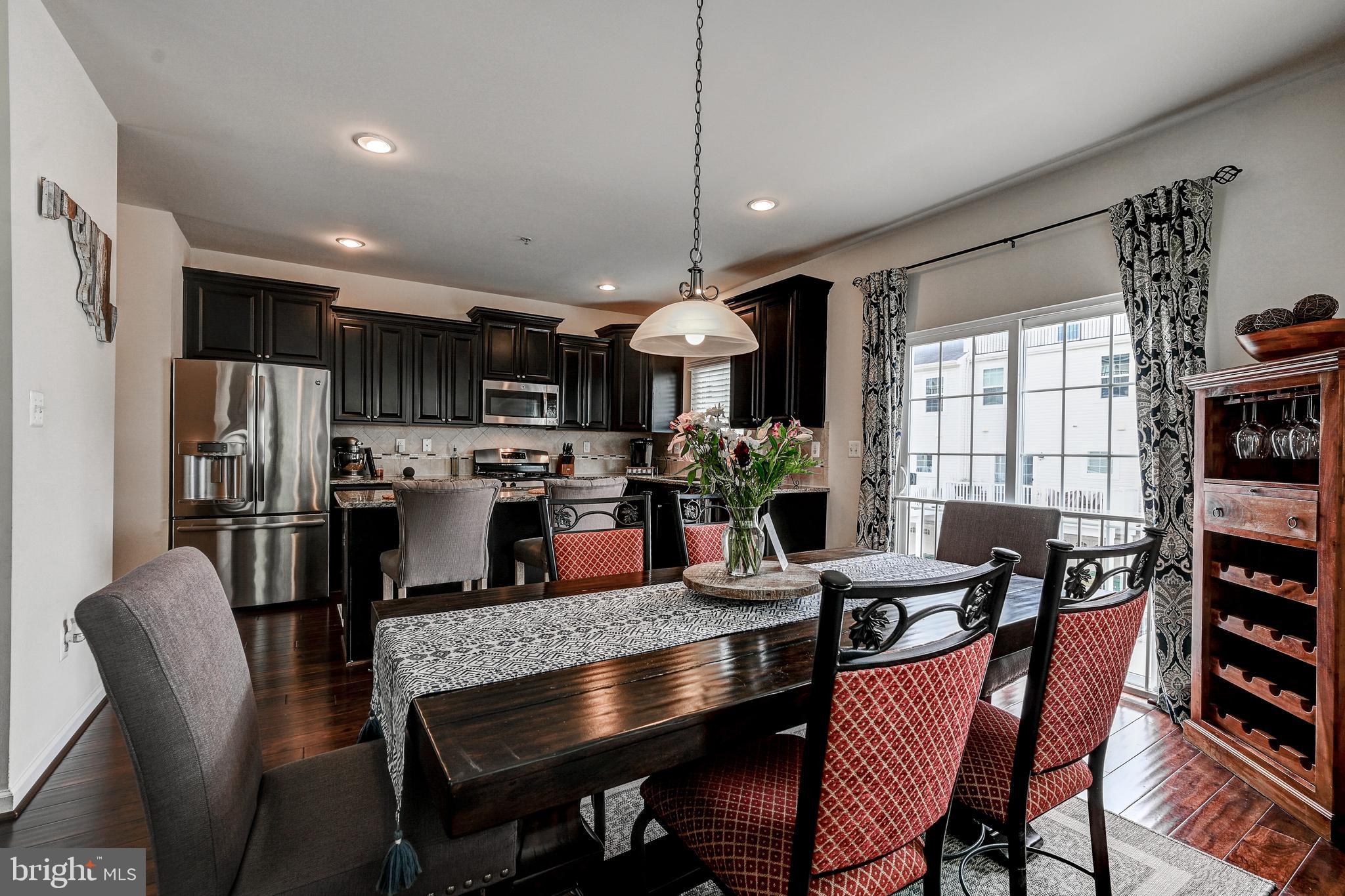 OXFORD SQUARE - Residential