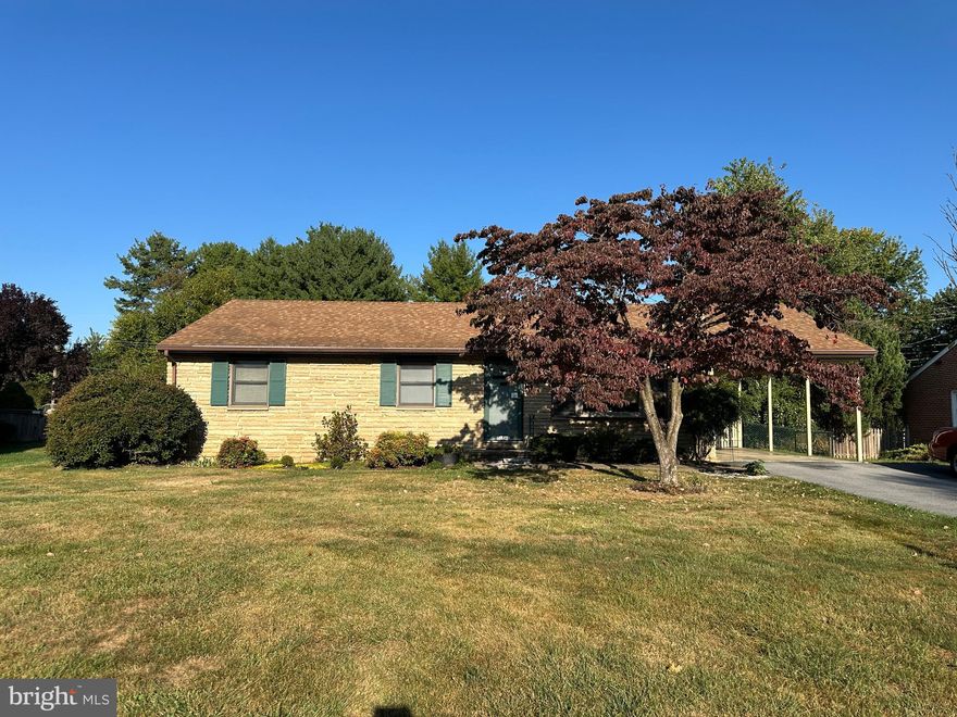 CHARMING RANCHER IN ROBINWOOD SUBDIVISION!
This well-maintained rancher offers comfortable living in a sought-after location. The home features 3 bedrooms, 2 bathrooms, a welcoming living room with a stone fireplace, a kitchen with adjoining dining area, and a partially finished basement with laundry area. Additional highlights include a carport and a fully fenced rear yard—ideal for children, pets, or outdoor enjoyment. Conveniently located just minutes from I-70, Jefferson Blvd, and Rt. 40, this home combines the feel of being out of town with easy access to everything you need. Don’t miss the chance to make it your own! This property will be offered at auction on Thursday, October 9, 2025, at 5:30 PM. The List price in no way represents a minimum, starting, or acceptable bid.