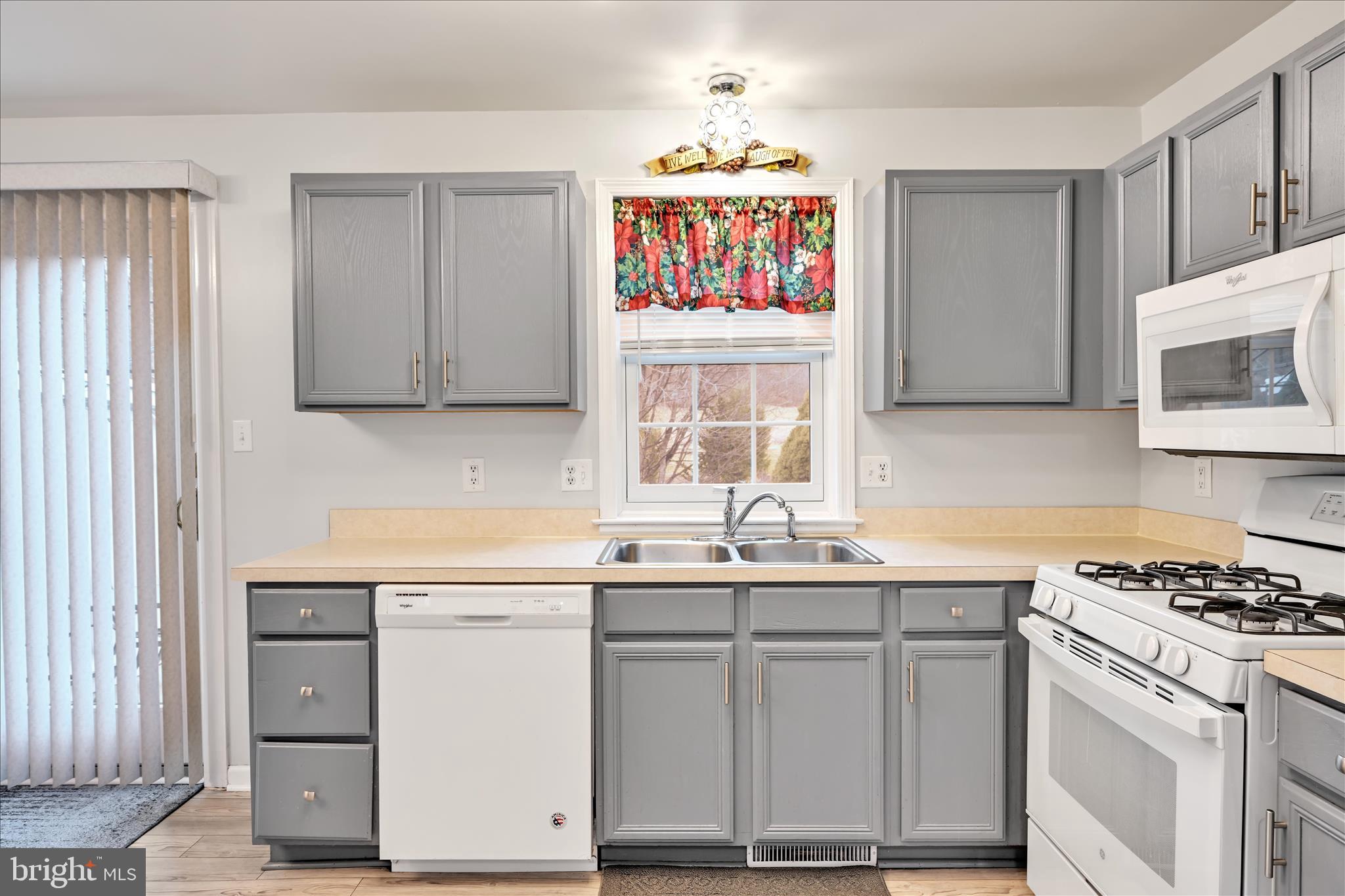 QUENTIN HUNT - Residential