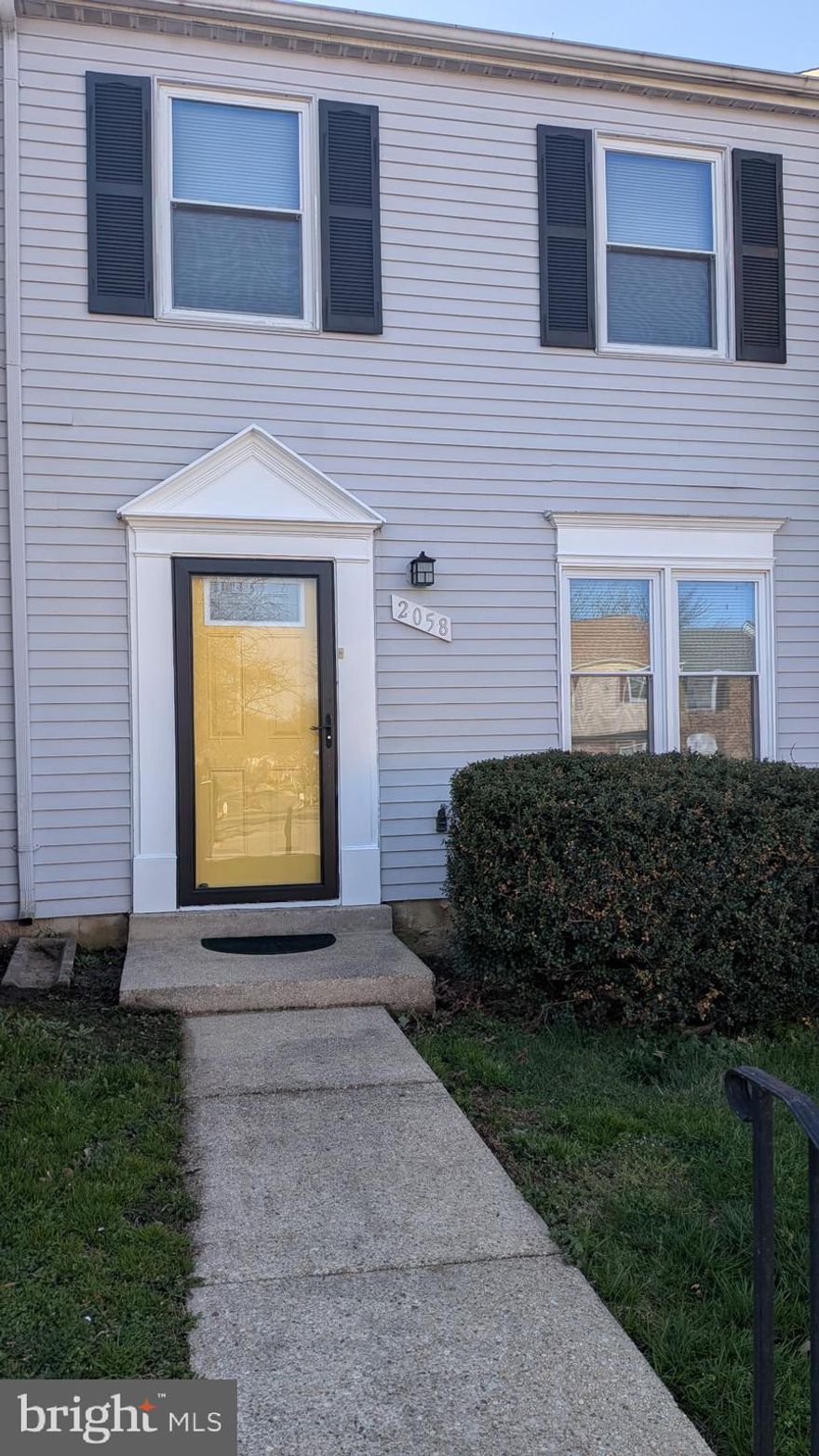 This property is suitable for any style of buyer, property featuring a fixer-upper townhome with 3 bedrooms and 2 full bathrooms plus 1 half bathroom, encompassing 1,420 sq ft of interior space on a 1,498 sq ft lot. Built in 1987, this Colonial-style home has vinyl siding and includes 1 assigned parking space with a reasonable HOA fee. The property is sold as-is and has been renovated in 2022, showcasing modern finishes while requiring some TLC due to prior neglect. A new roof has been installed, covering a major expense and making it an ideal opportunity for those looking to renovate and add value. It is perfect for first-time home buyers seeking to create their dream home with an upgraded kitchen featuring stainless steel appliances and a spacious open floor plan ideal for entertaining. The back yard provides outdoor space perfect for relaxation and is conveniently located near Southern Avenue Subway for easy access to transportation, shopping, and dining options.
OA