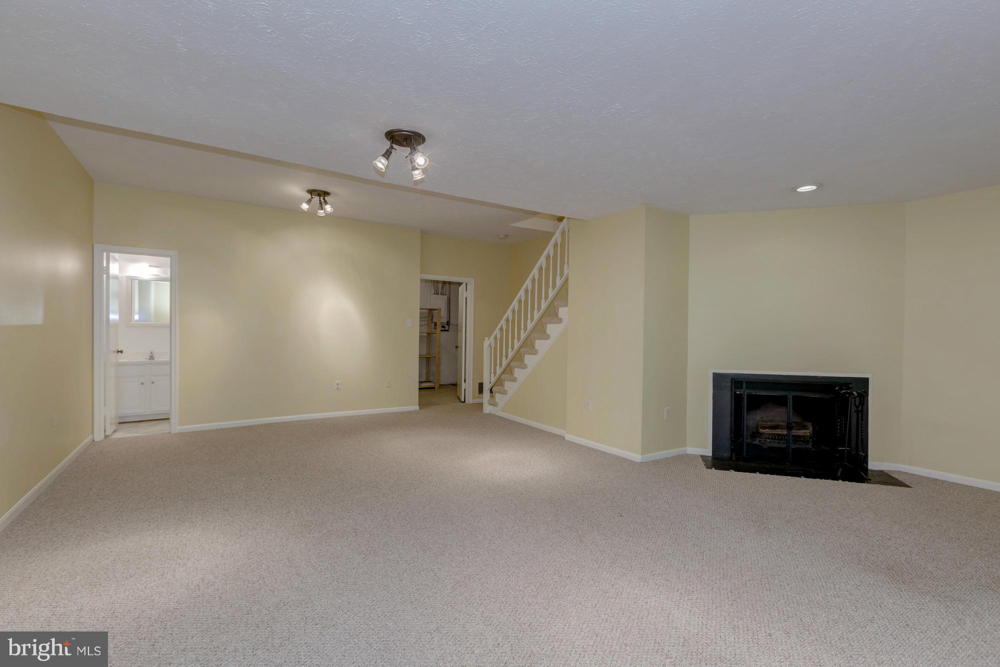 INVERNESS KNOLLS - Residential