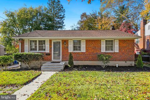 Photo of 4608 Olden Road, ROCKVILLE, MD 20852 (MLS # MDMC2206220)