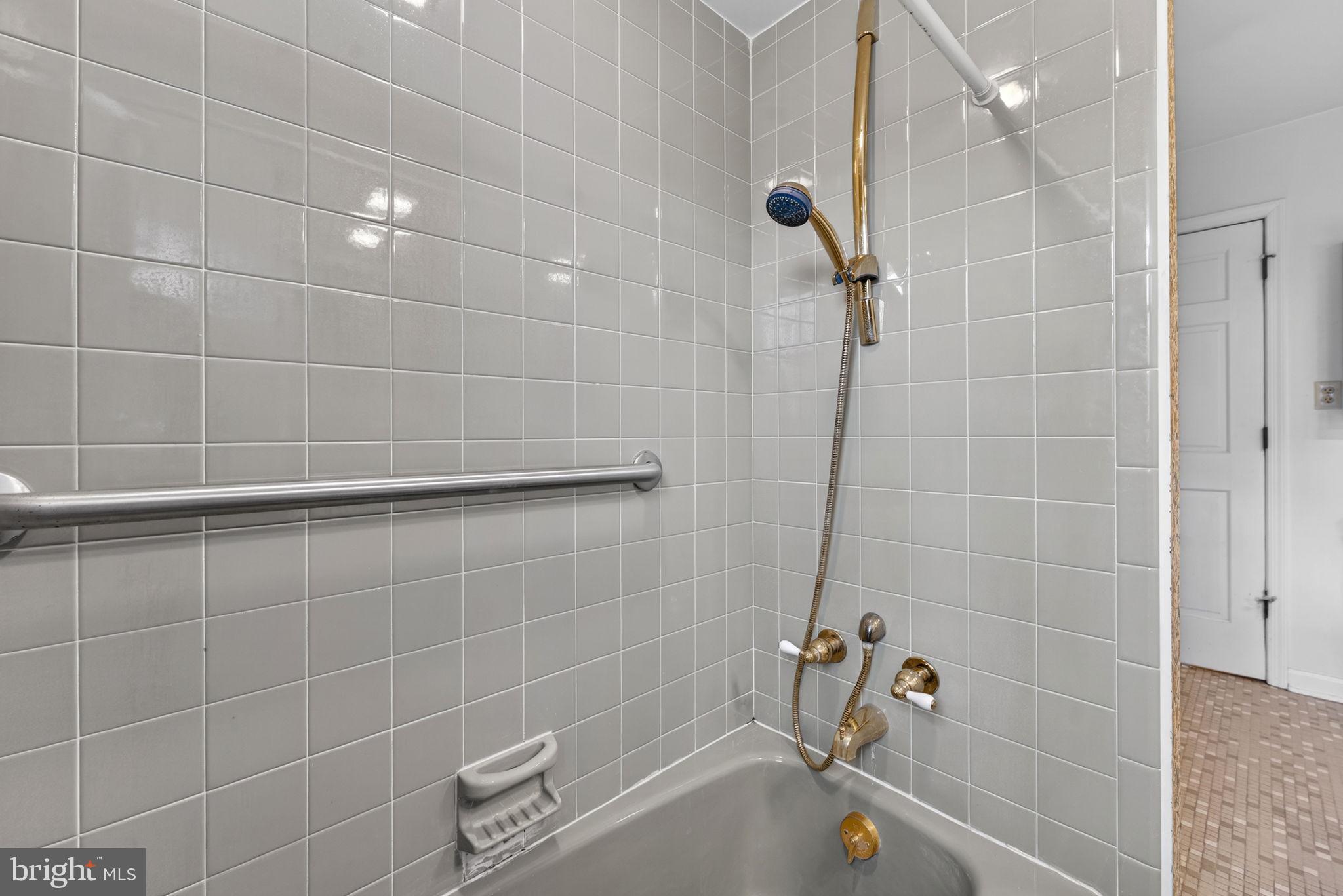 FAIRWAY ESTATES - Residential