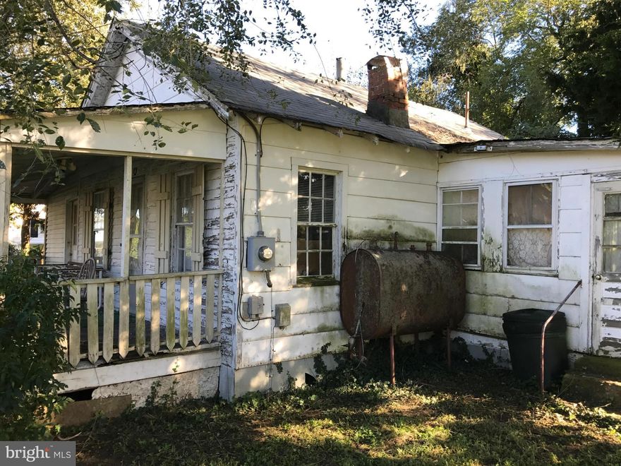 Quaint historic waterfront community, restaurant's, post office, churches just a short walk from this modest dwelling, the structure is in need of extensive repair but the lot is in a prime location, with water view potential use caution in showing this property.