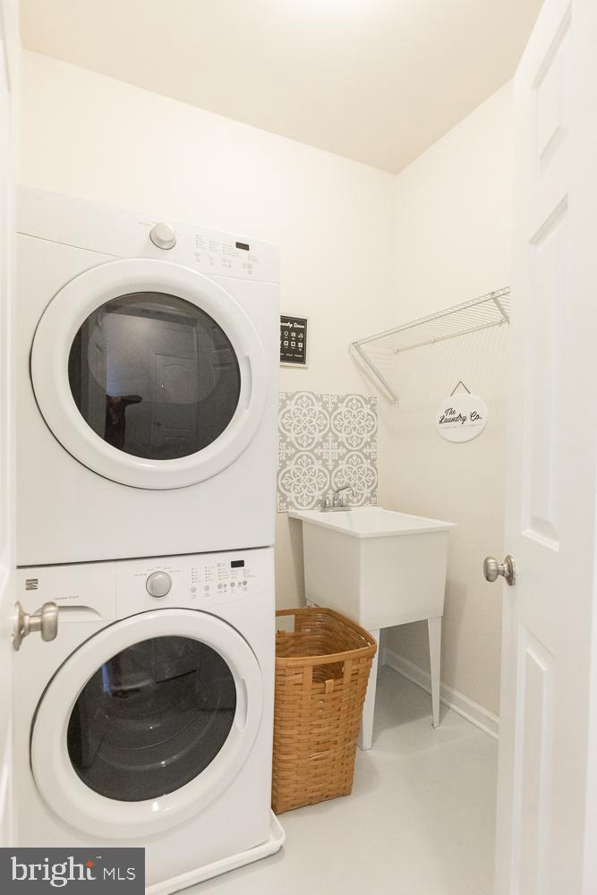 LAKELAND PLACE - Residential