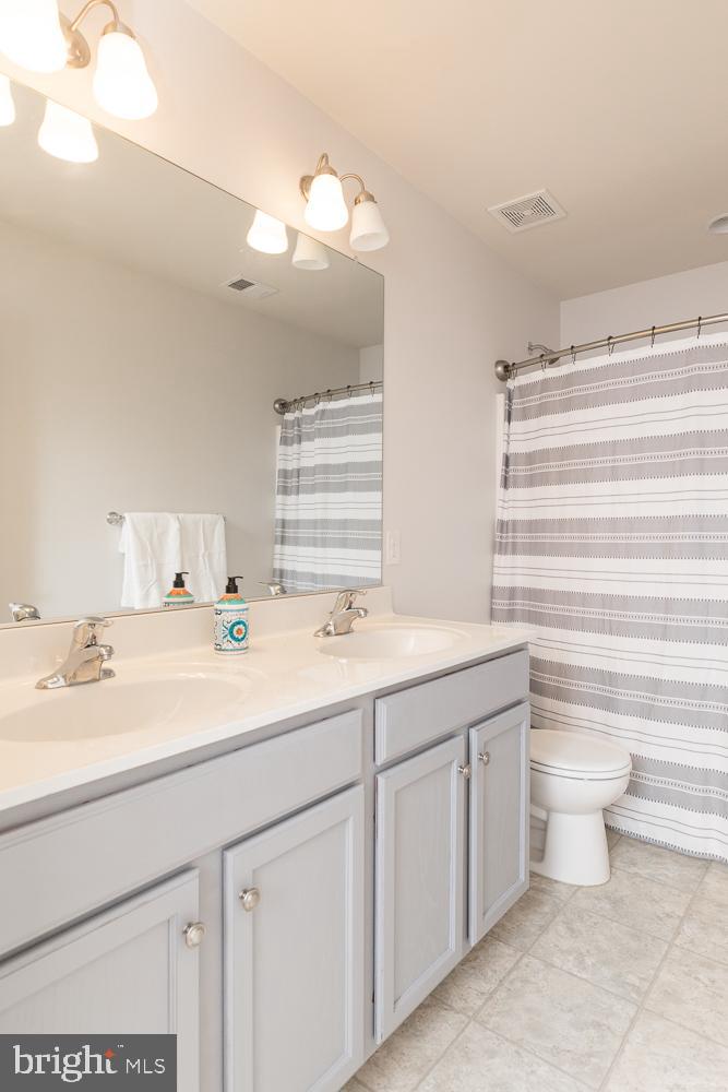 LAKELAND PLACE - Residential