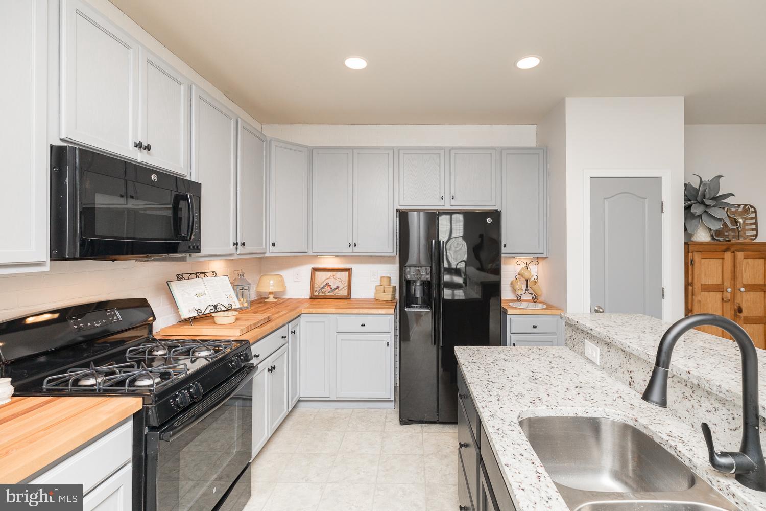 LAKELAND PLACE - Residential