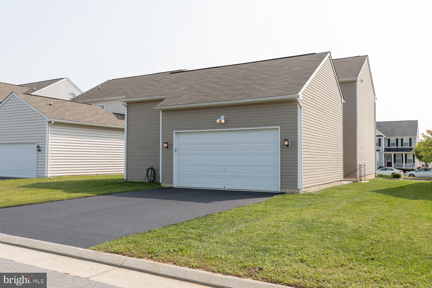 LAKELAND PLACE - Residential