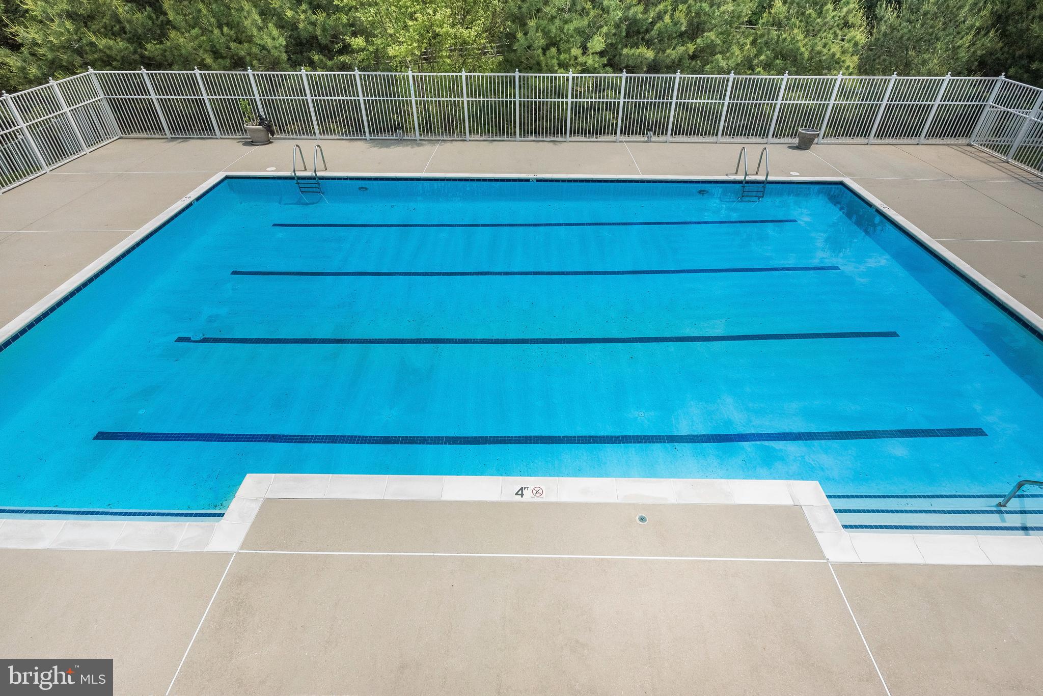 FOUR SEASONS - Residential