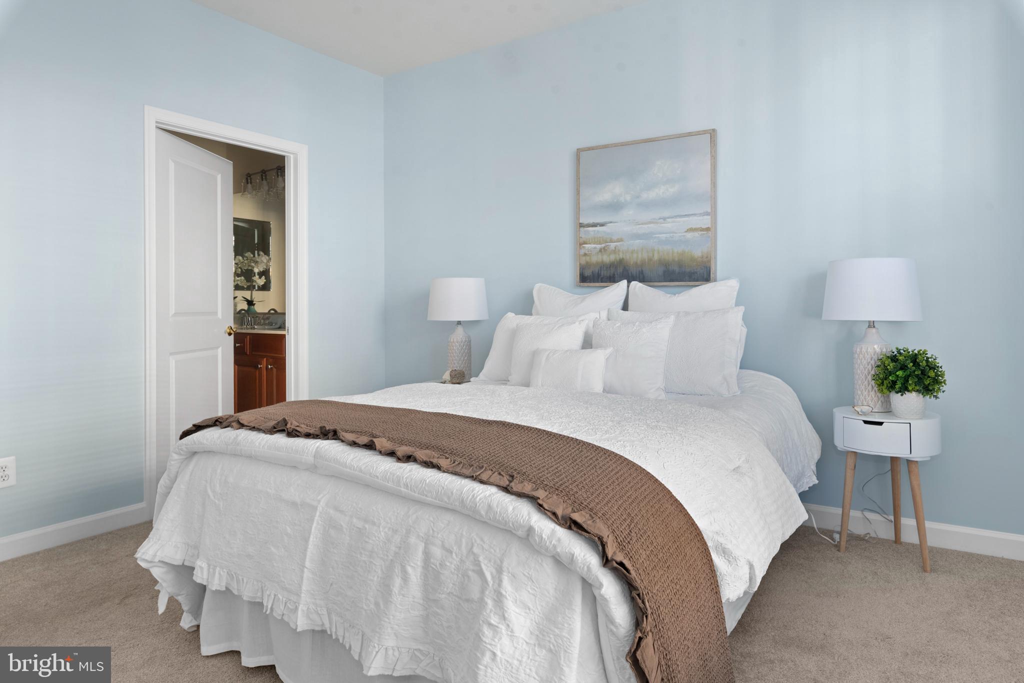 FOUR SEASONS - Residential