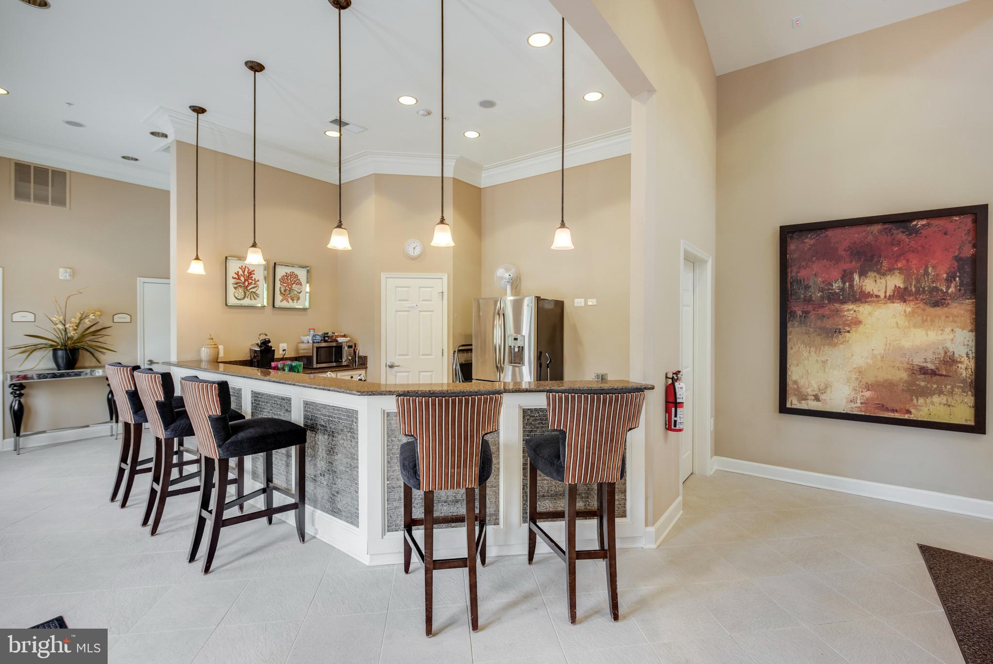 FOUR SEASONS - Residential