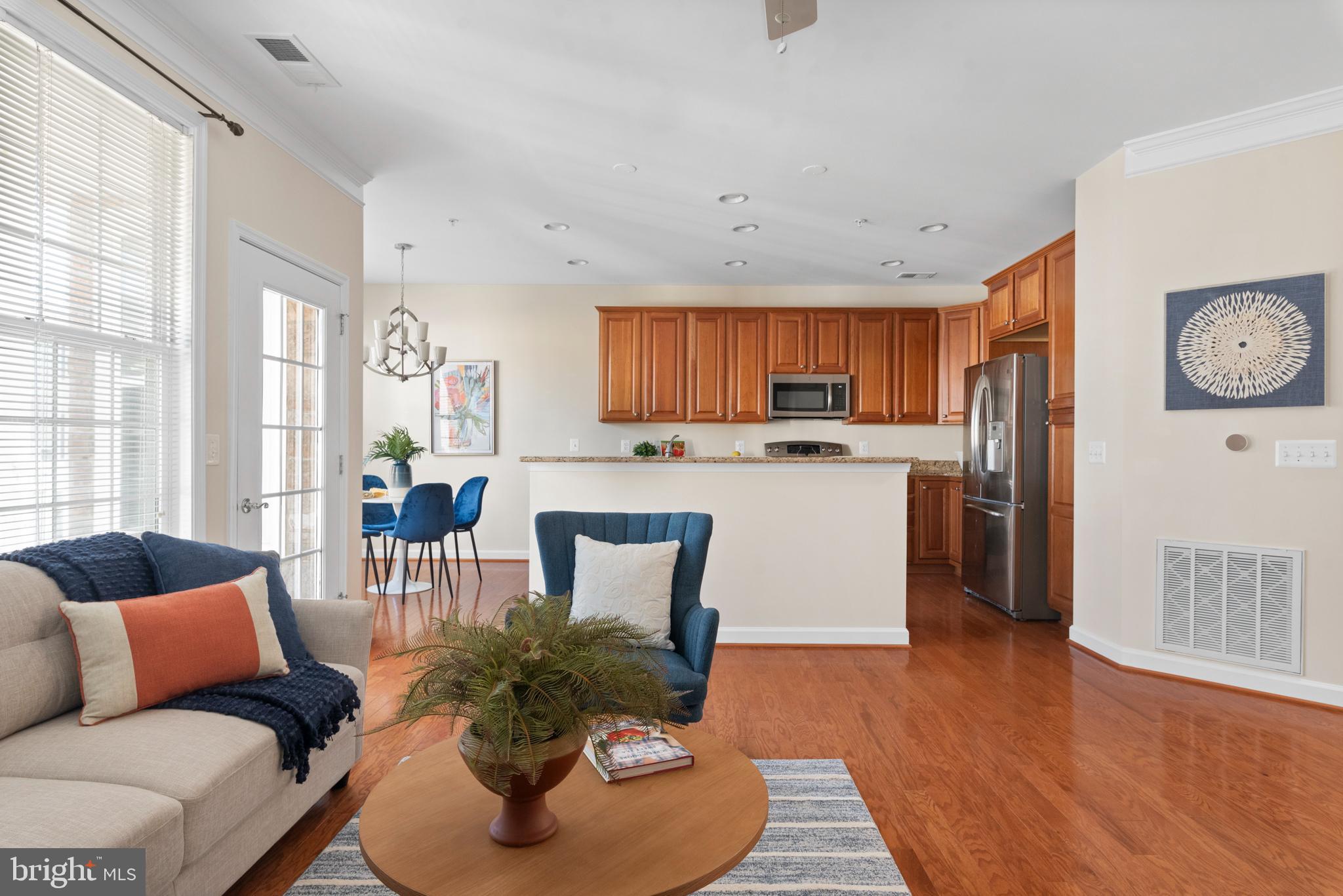 FOUR SEASONS - Residential