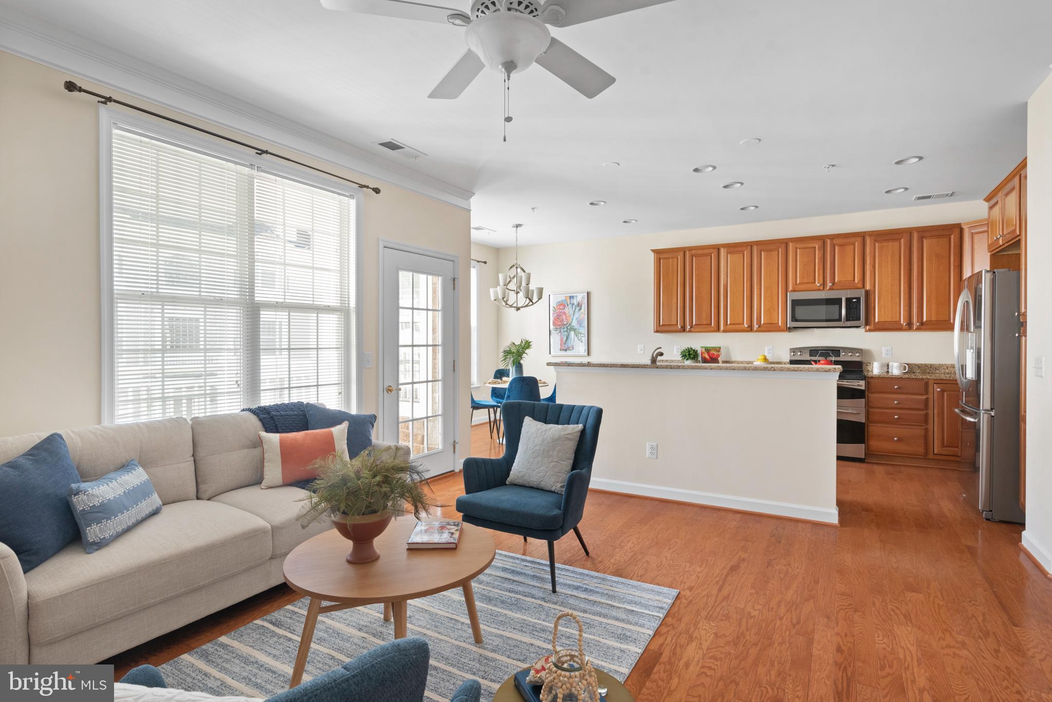 FOUR SEASONS - Residential