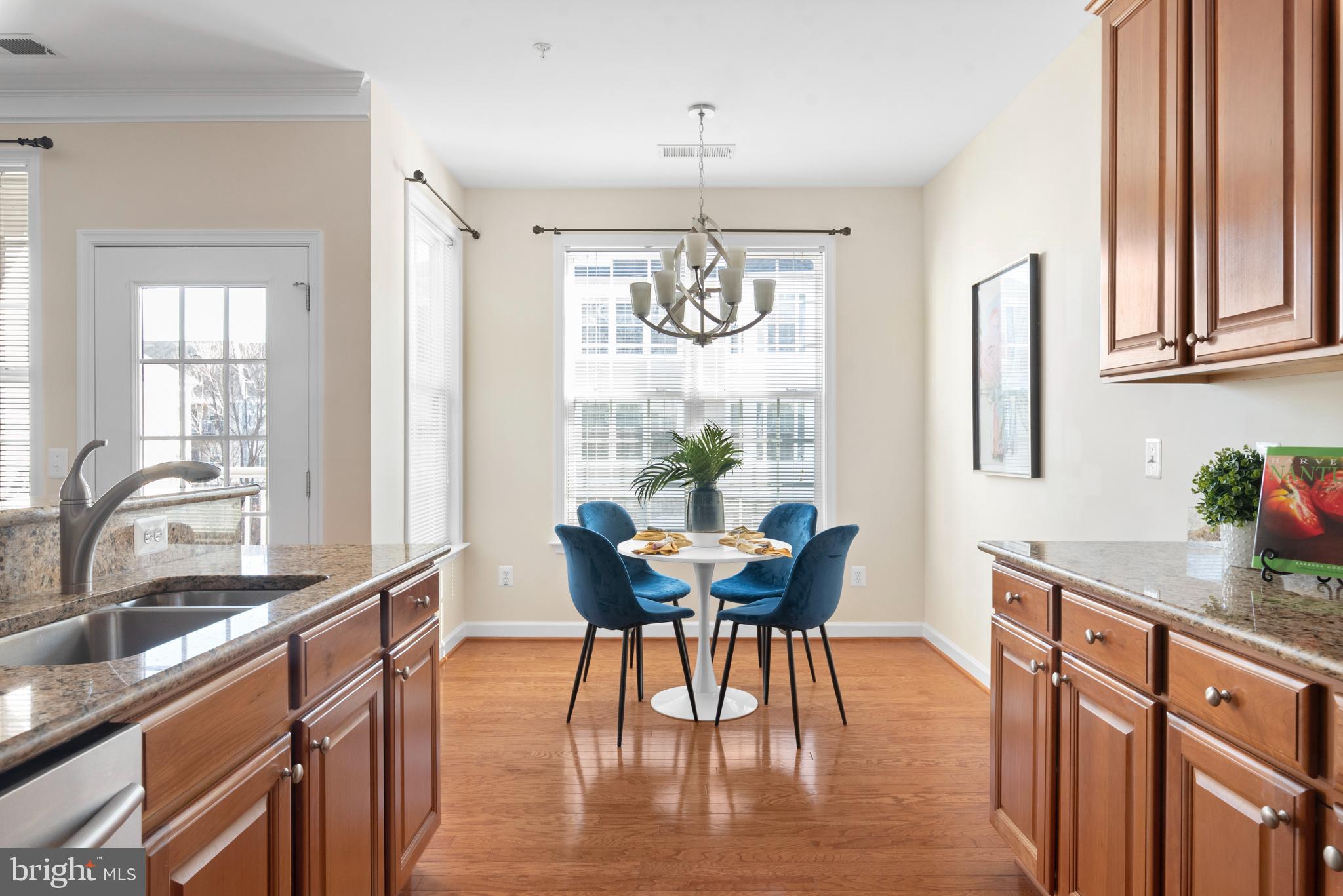 FOUR SEASONS - Residential