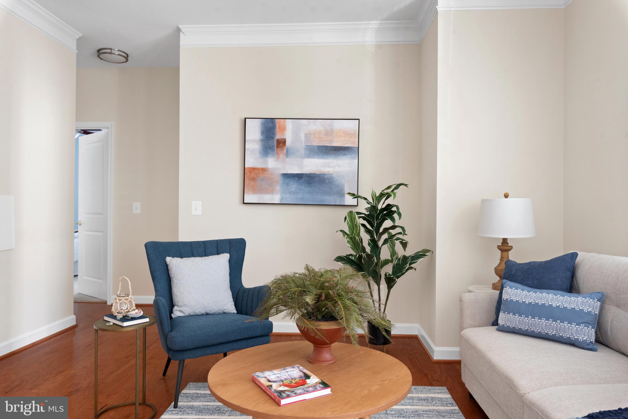 FOUR SEASONS - Residential