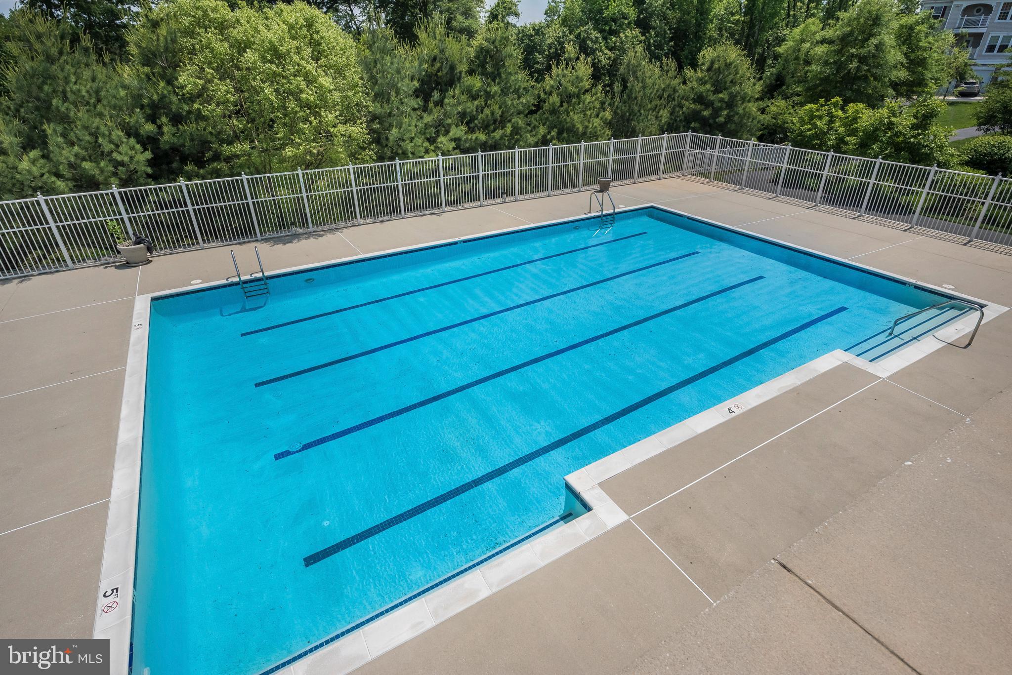 FOUR SEASONS - Residential